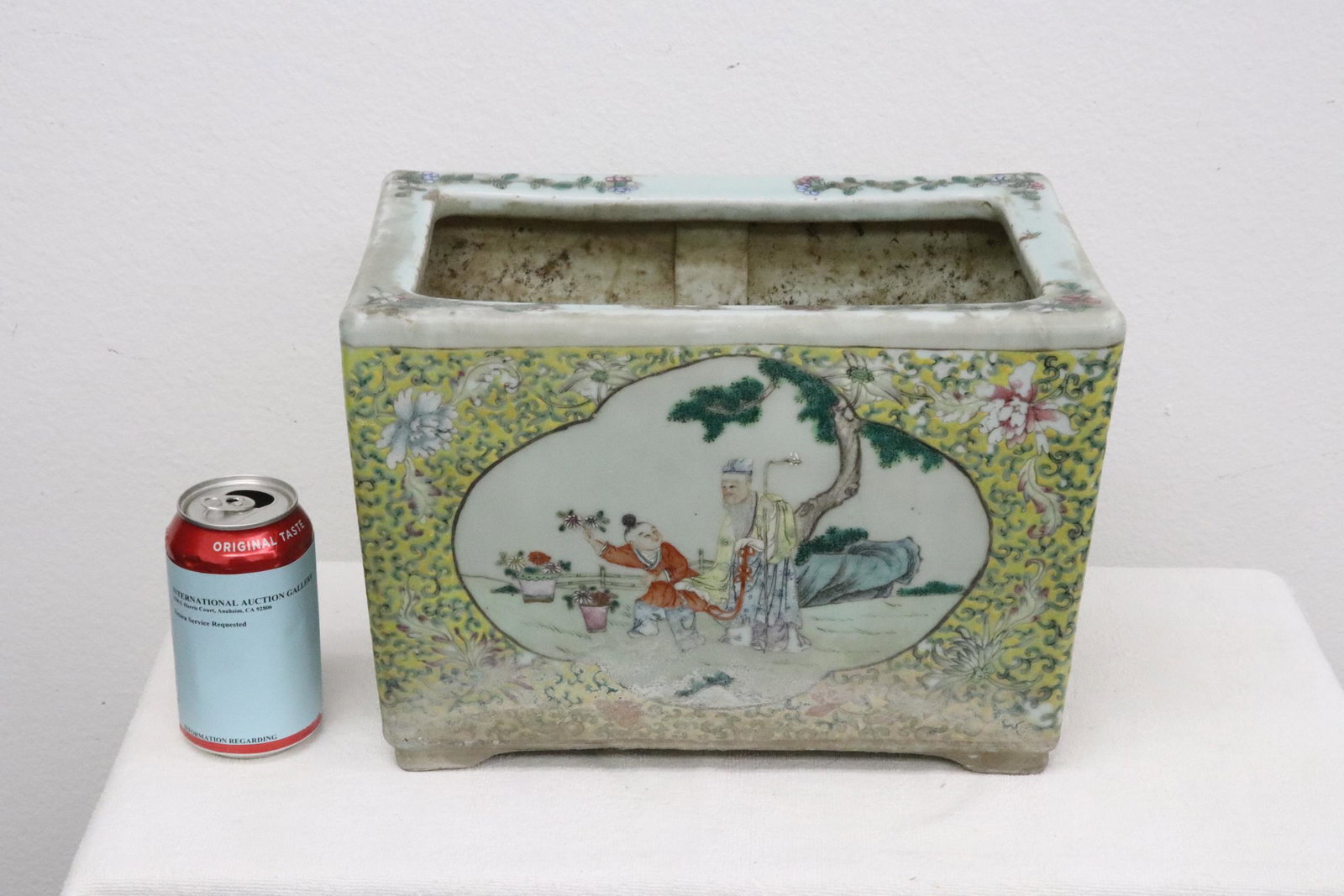 Unusually large early 19th c. Chinese porcelain planter (1 of 10)