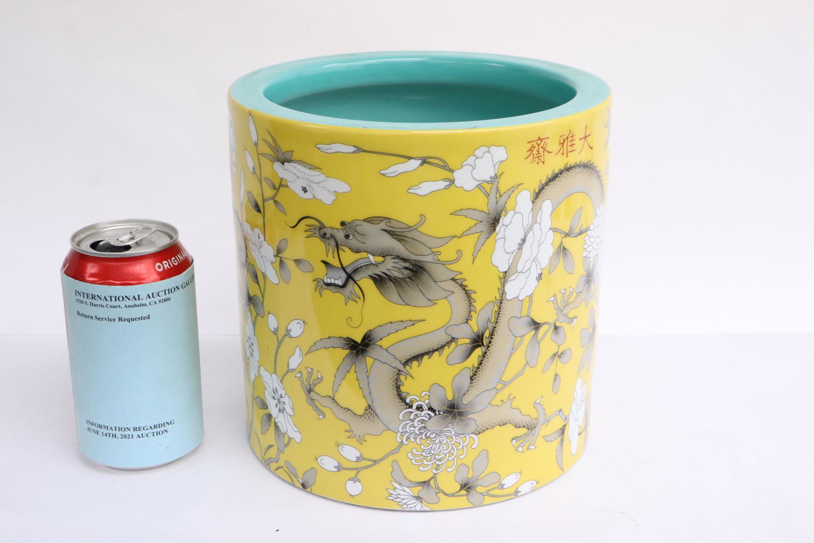large Chinese famille rose porcelain brush holder: A large Chinese yellow background famille rose porcelain brush holder, 7.6"x7.6"dia