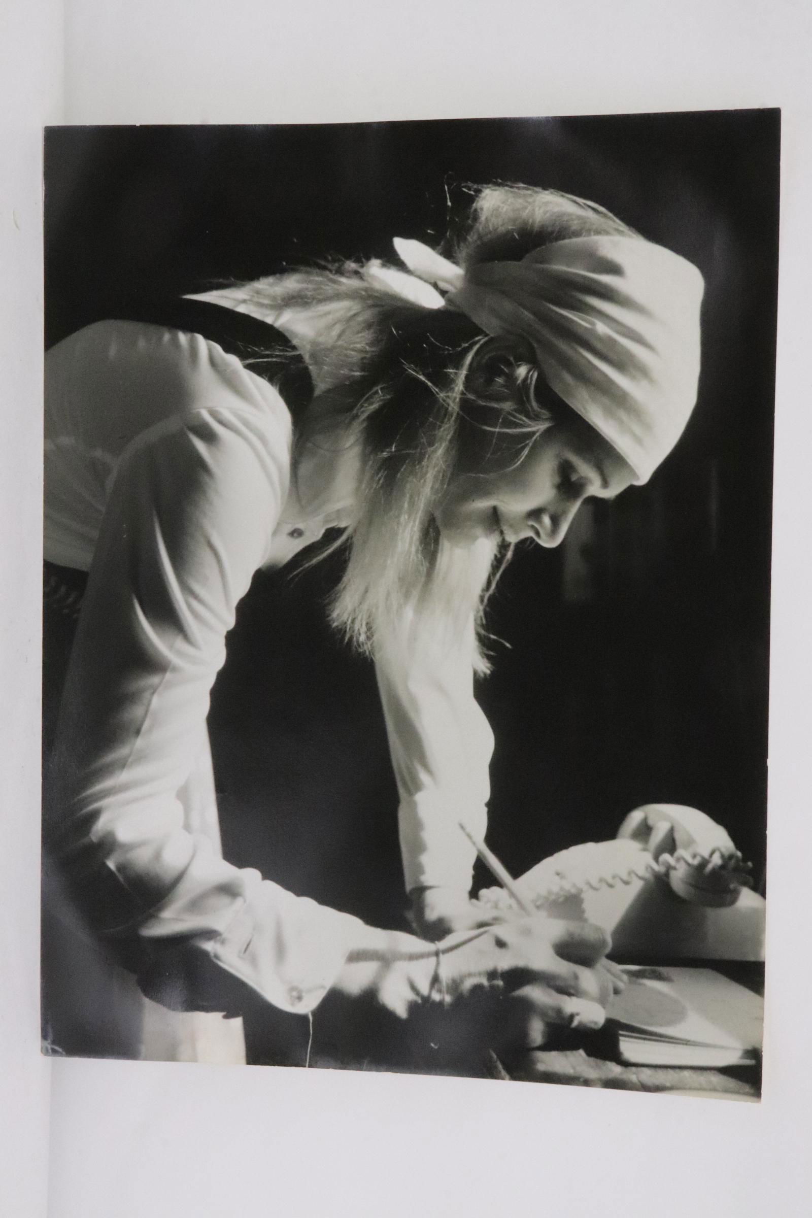 Lg photo of Sally Kellerman by Alfred Eisenstaedt (1 of 8)
