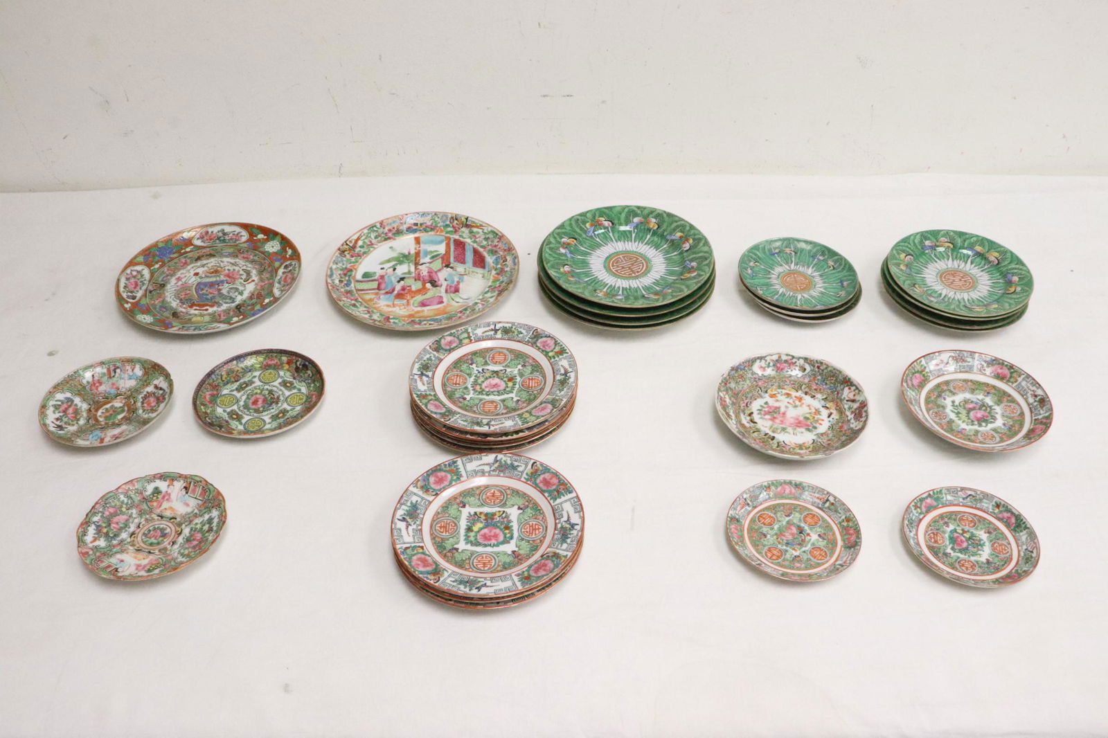 Lot of rose canton porcelain plates, chips (1 of 10)