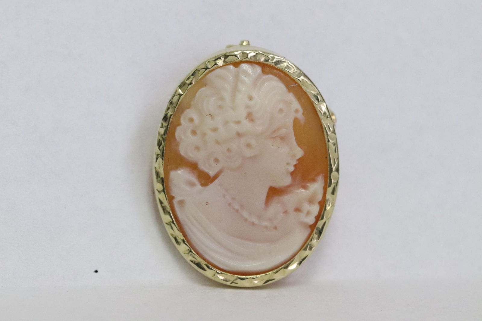 A 14K bezeled shell cameo brooch/ pendant (1 of 9)