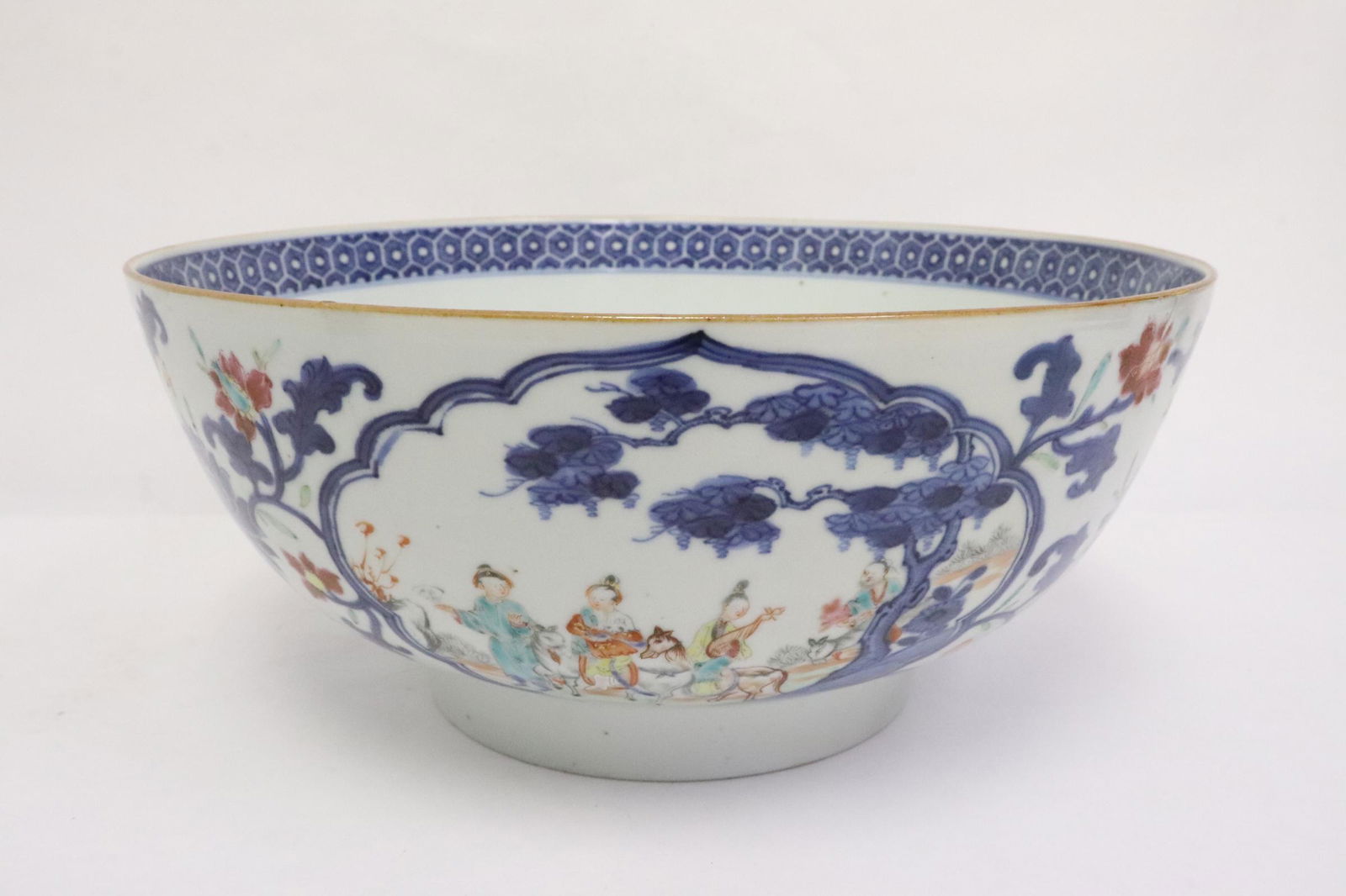 Chinese 18th c. porcelain export bowl, Qianlong period (1 of 11)