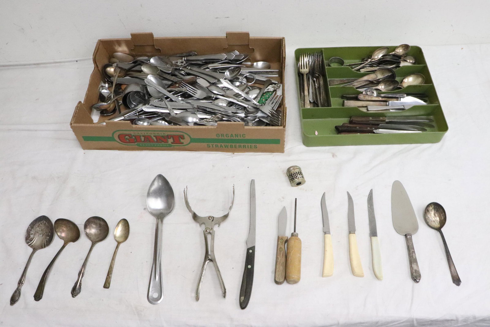 Large lot of s/p and stainless steel flatware pieces: Large lot of silverplate and stainless steel flatware pieces