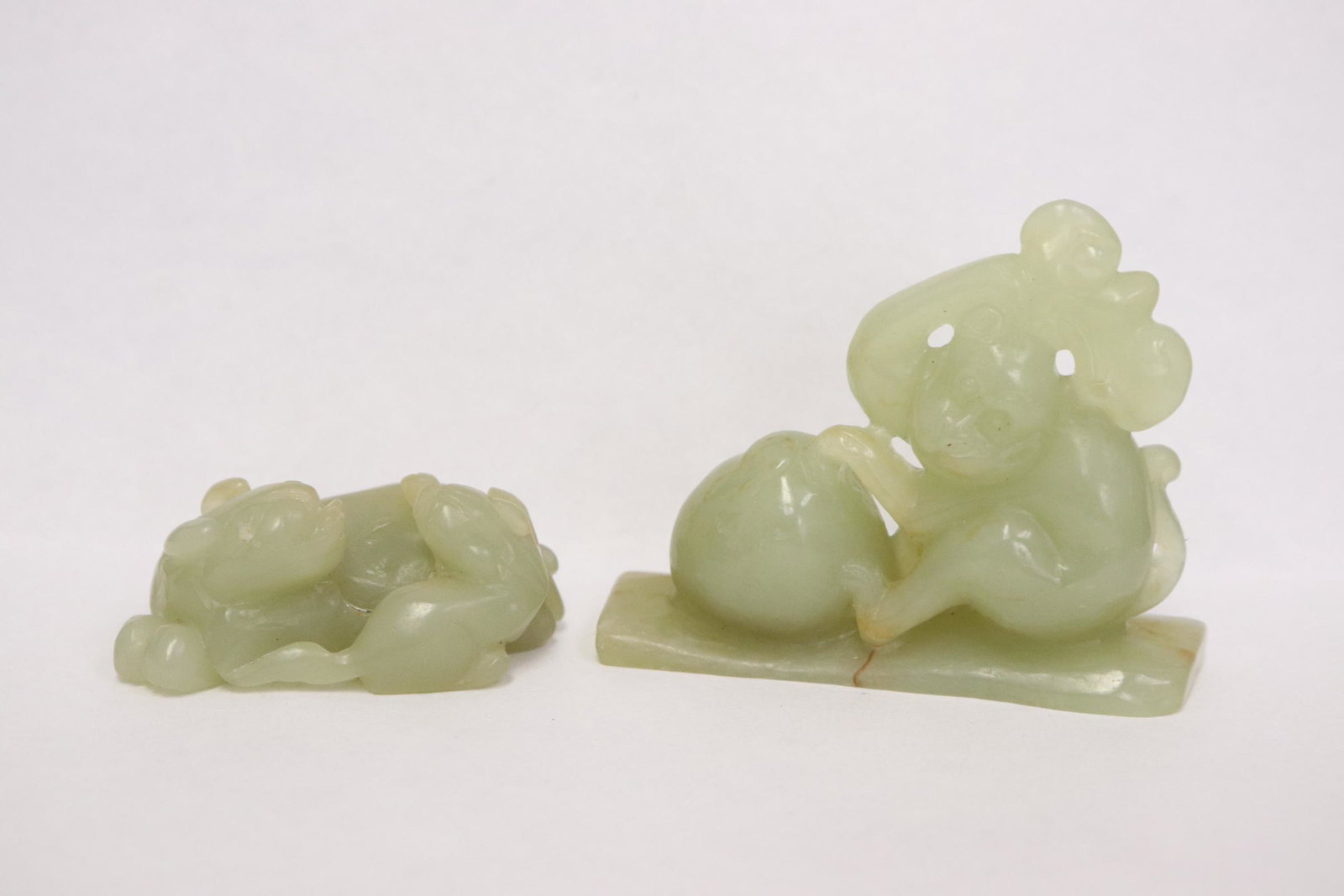 2 Chinese jade carved ornaments (1 of 10)