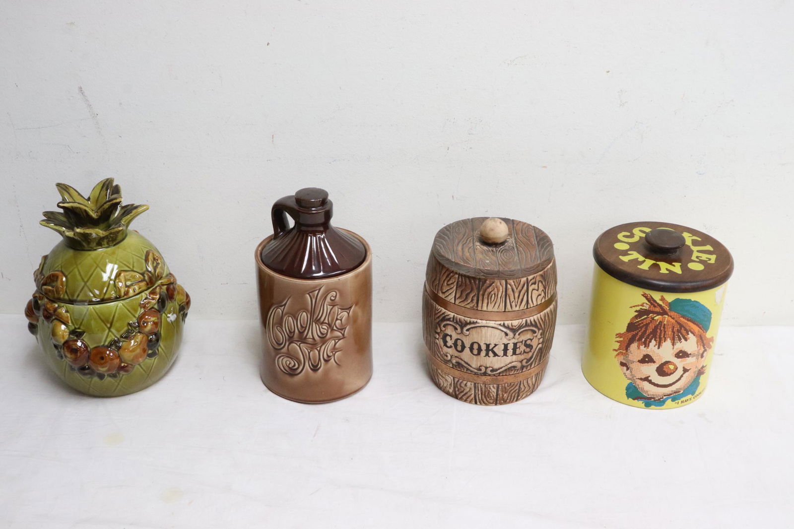 4 vintage cookie jars: 4 vintage cookie jars, 11"x6.2"dia - 11.1"x8.5"dia