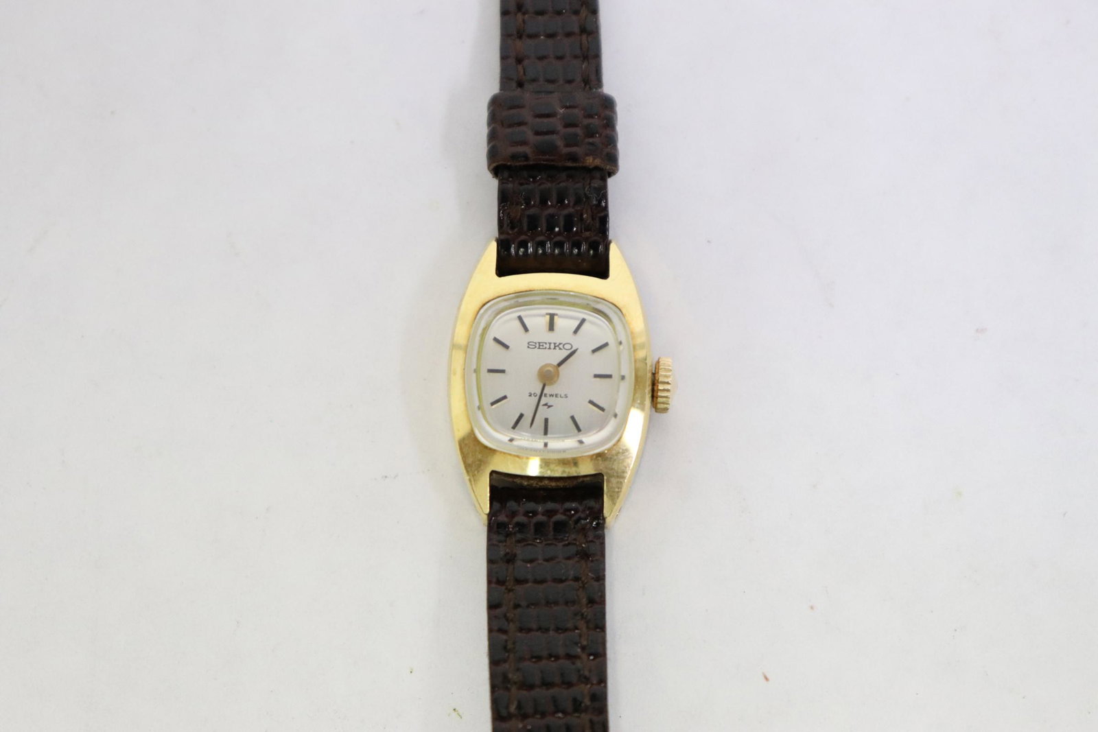 18K rose gold Seiko 20-jewel lady's wrist watch: An 18K rose gold Seiko 20-jewel lady's wrist watch with leather band