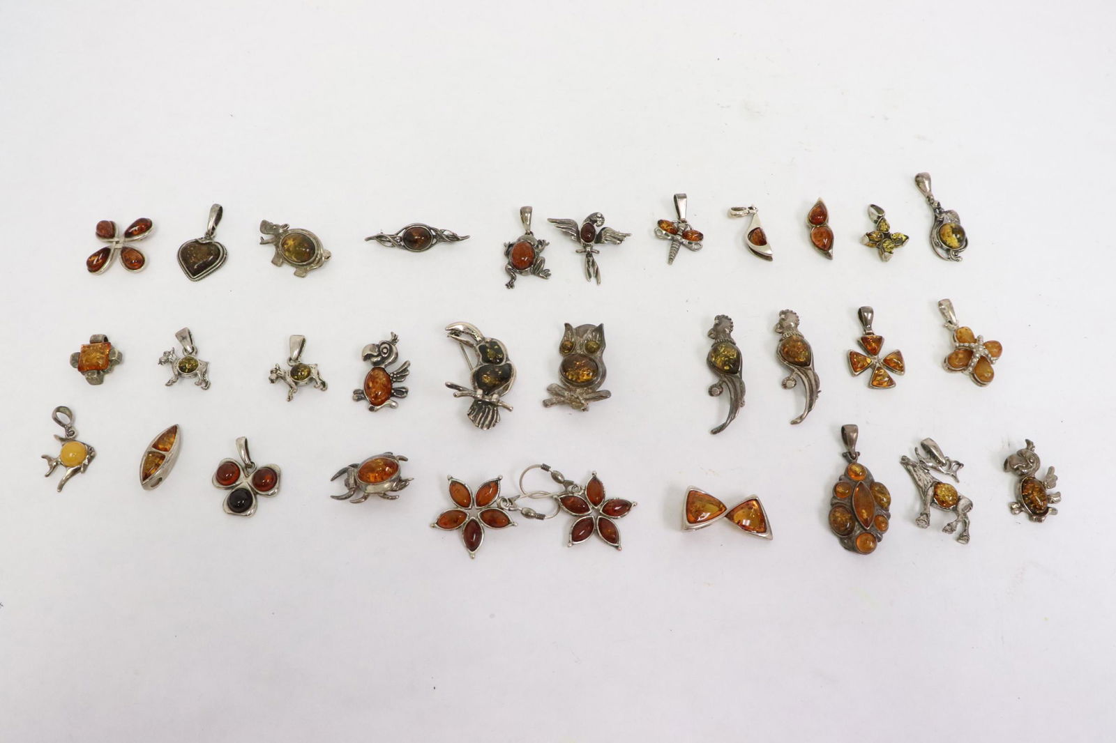 30 pieces silver amber jewelry: 30 pieces silver amber jewelry (tray not included)