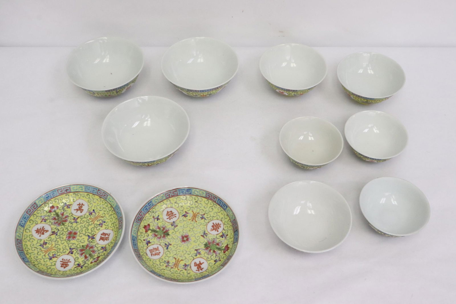 Lot of Chinese famille rose cups and tea cups: Lot of Chinese famille rose porcelain cups (1.9"x4.25"dia - 2.15"x5"dia) and tea cups (1.7"x3.6"dia)