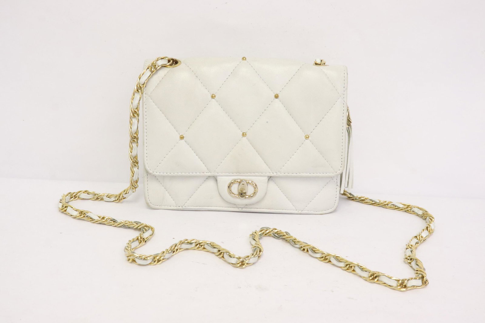 A Chanel style quilted leather handbag (1 of 10)