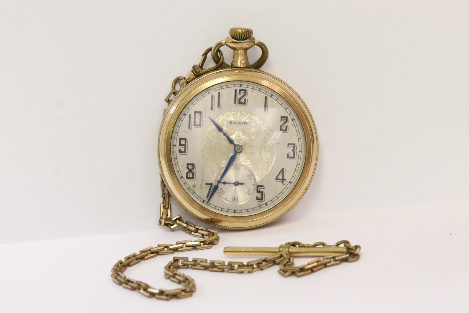 An Elgin pocket watch with watch fob: An Elgin pocket watch (1.95"dia) with watch fob