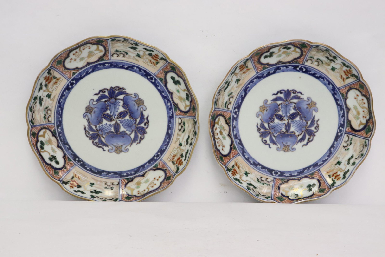 Pair antique Japanese imari porcelain plates: Pair antique Japanese imari porcelain plates, 1.25"x8.7"dia
