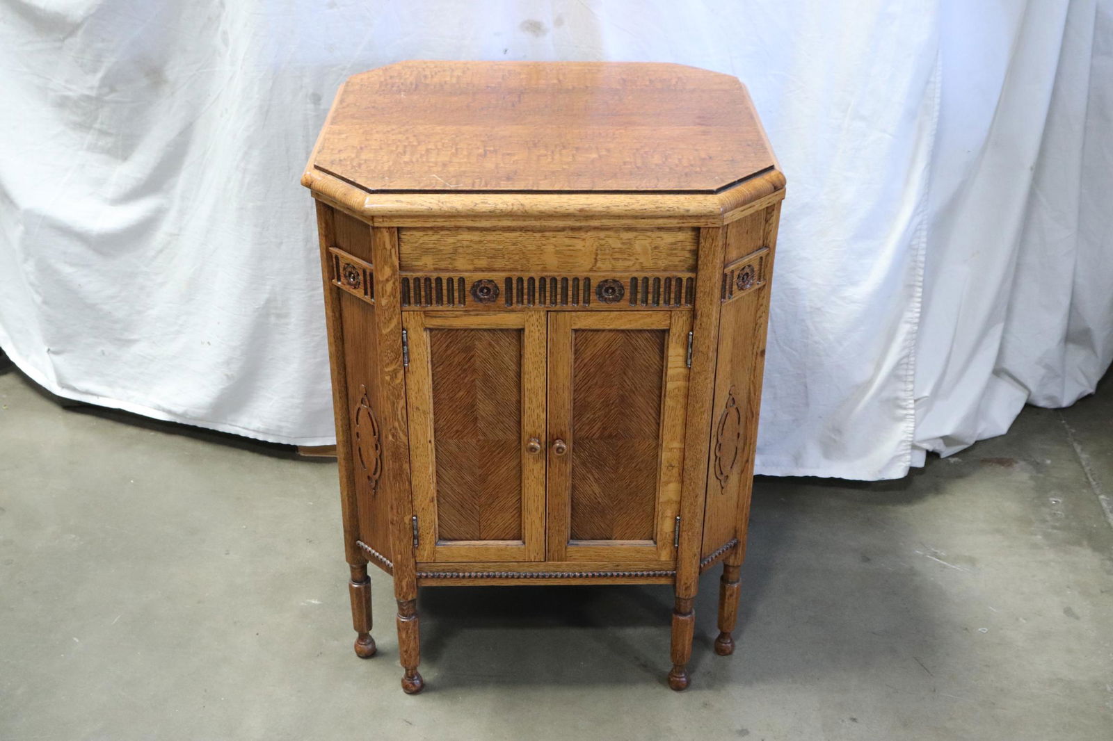 Victorian tiger oak phonograph cabinet (1 of 9)