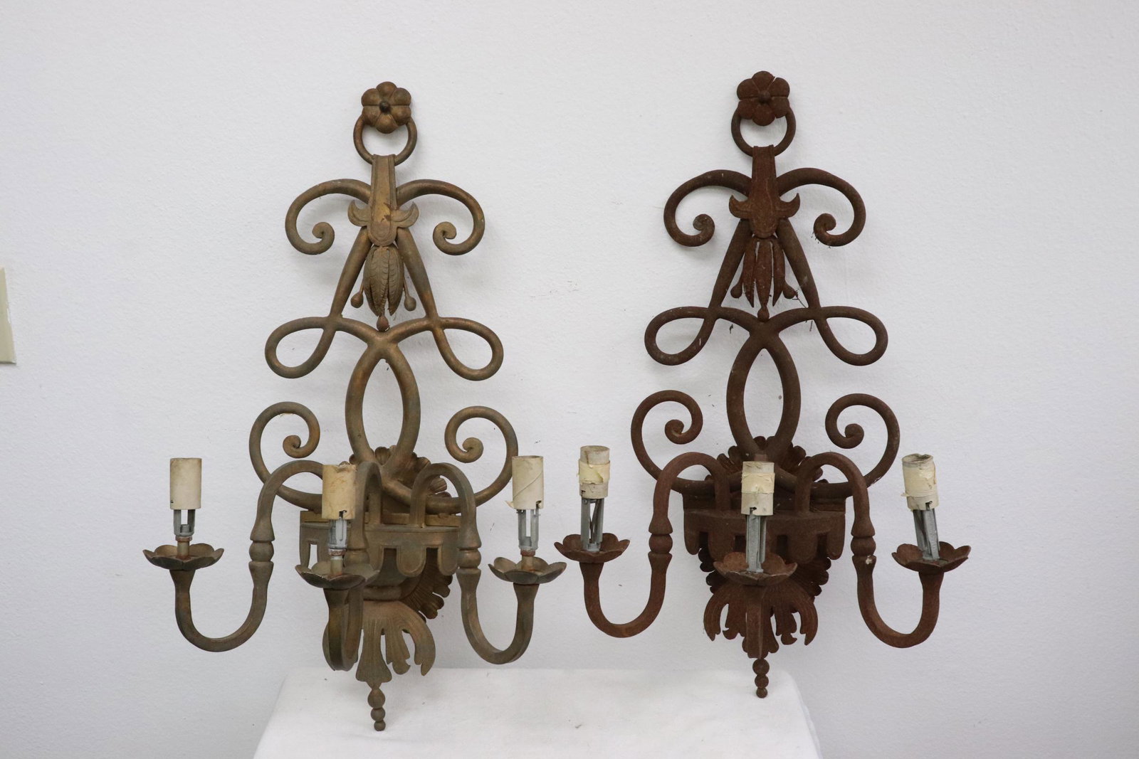 Pair Cast iron wall sconces (1 of 8)