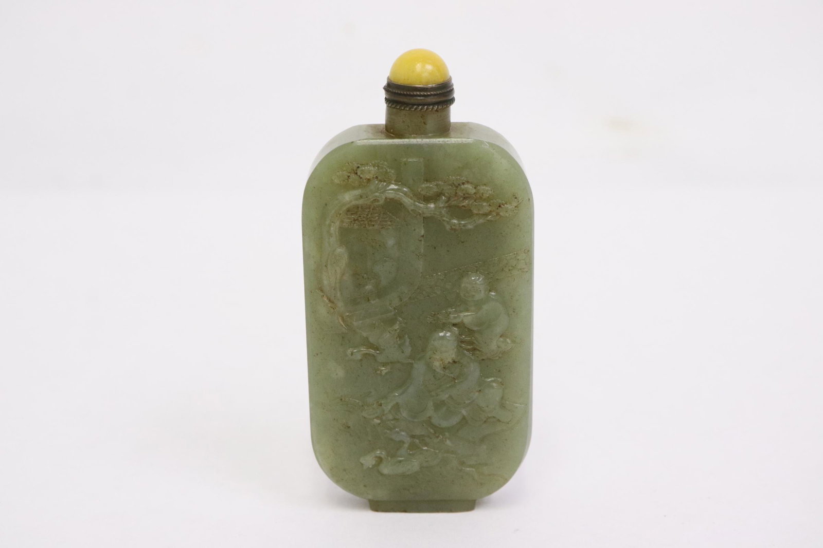 Fine celadon jade snuff bottle (1 of 9)