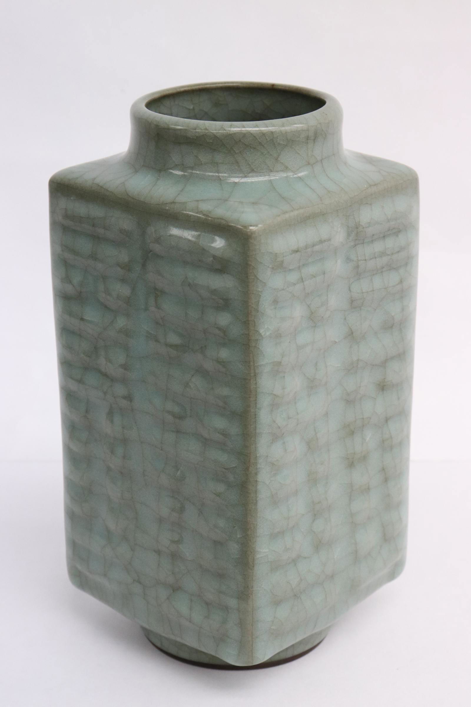 Celadon square vase in the form of cong (1 of 10)