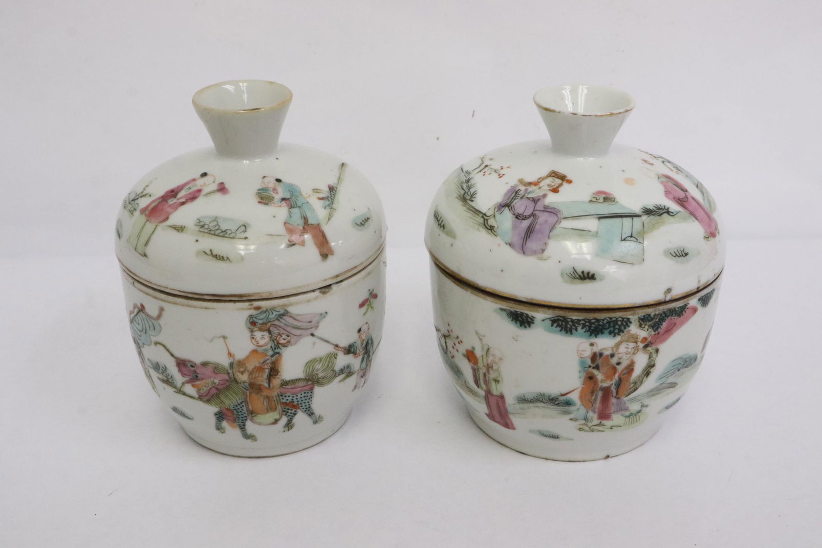 Pair Chinese antique famille rose porcelain covered bowls (1 of 13)