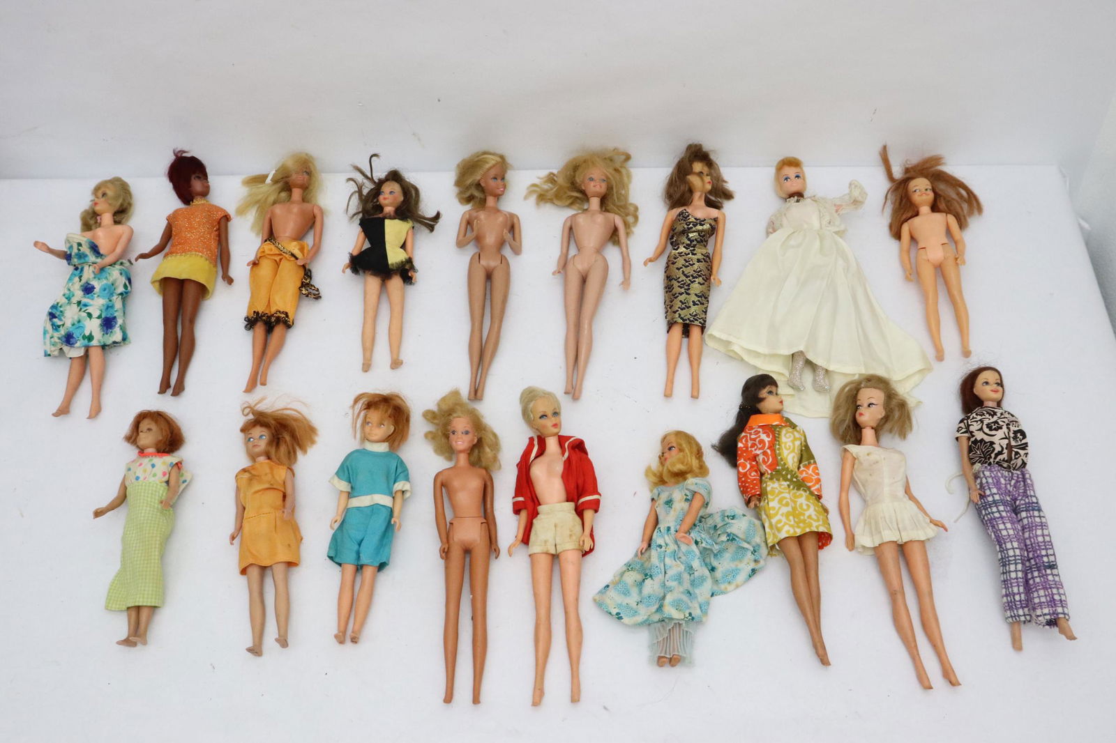 Lot of vintage Barbie dolls: Lot of vintage Barbie dolls