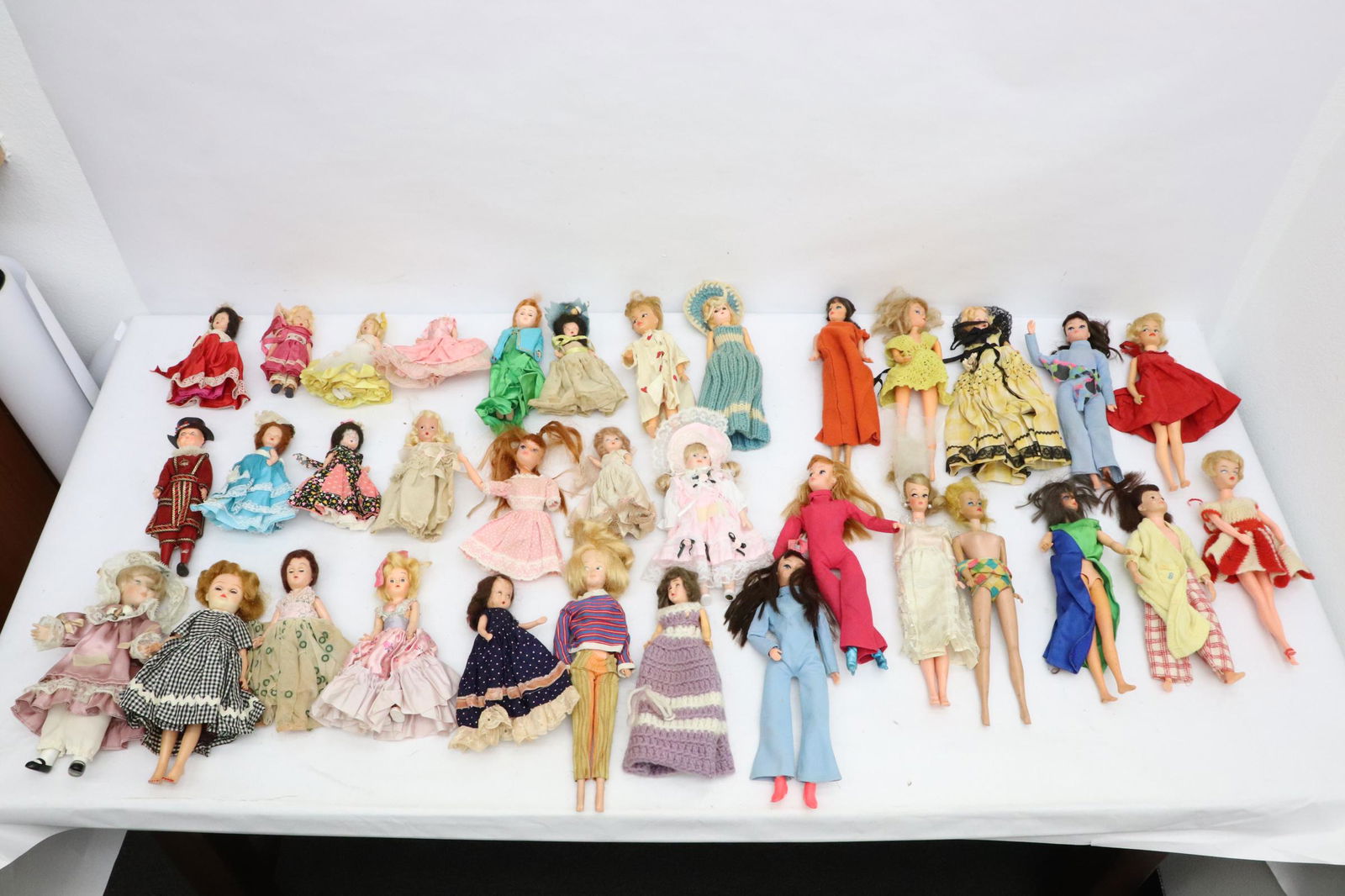 Lot of vintage small dolls (1 of 11)