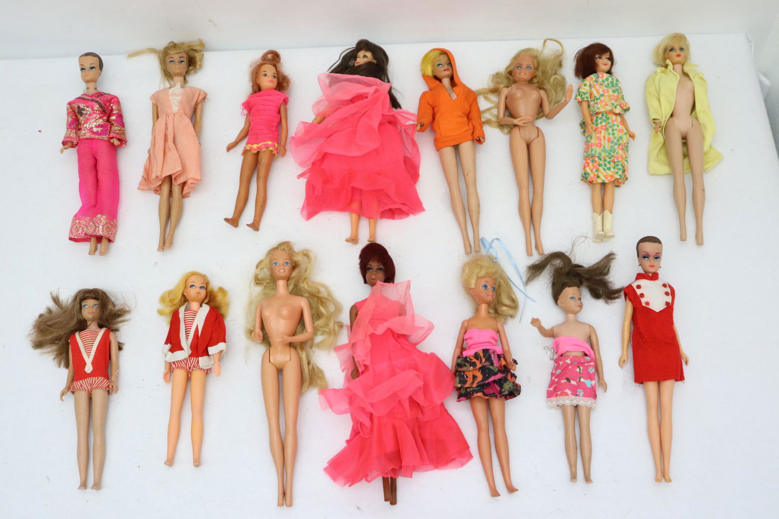 Lot of vintage Barbie dolls: Lot of vintage Barbie dolls