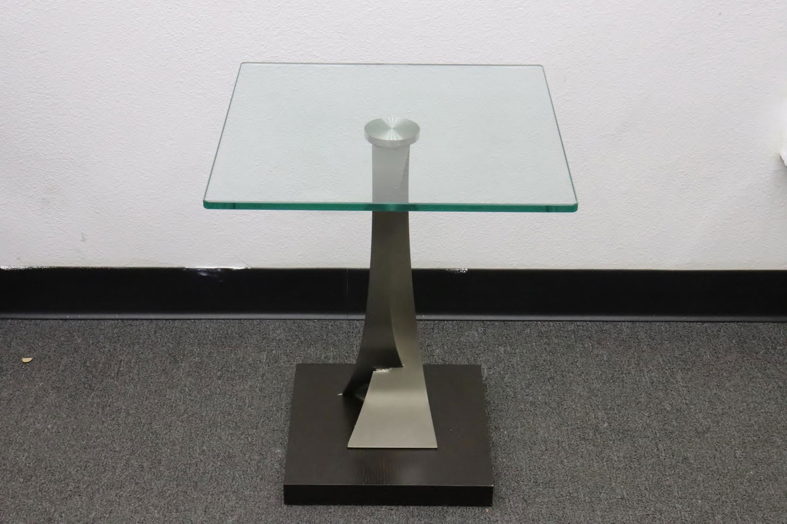 Fine modern glass top side lamp table (1 of 8)