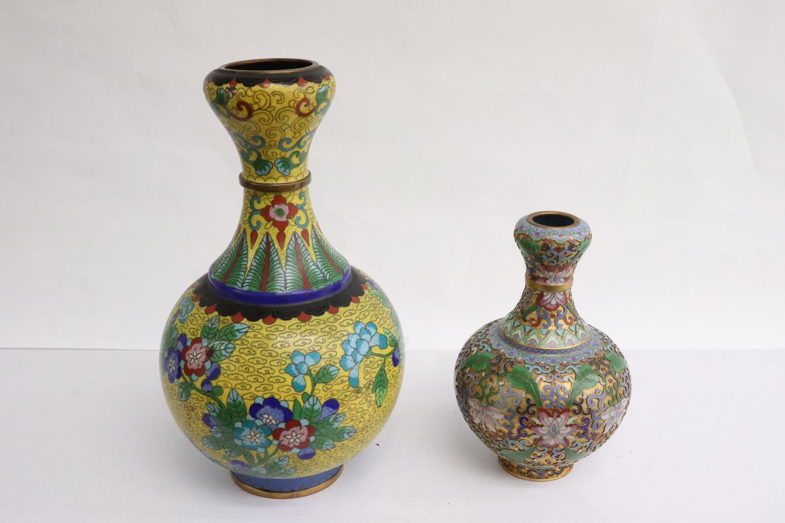 2 Chinese cloisonne vases (1 of 10)