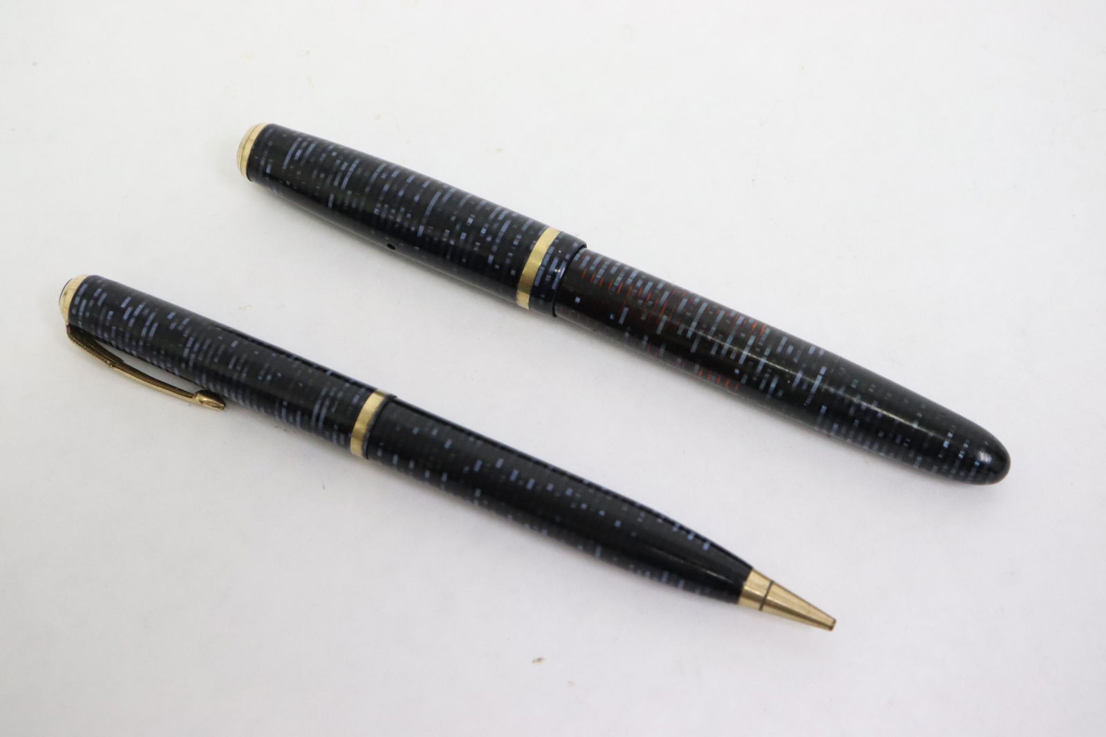 2 piece Parker pen and ball pen set (1 of 11)
