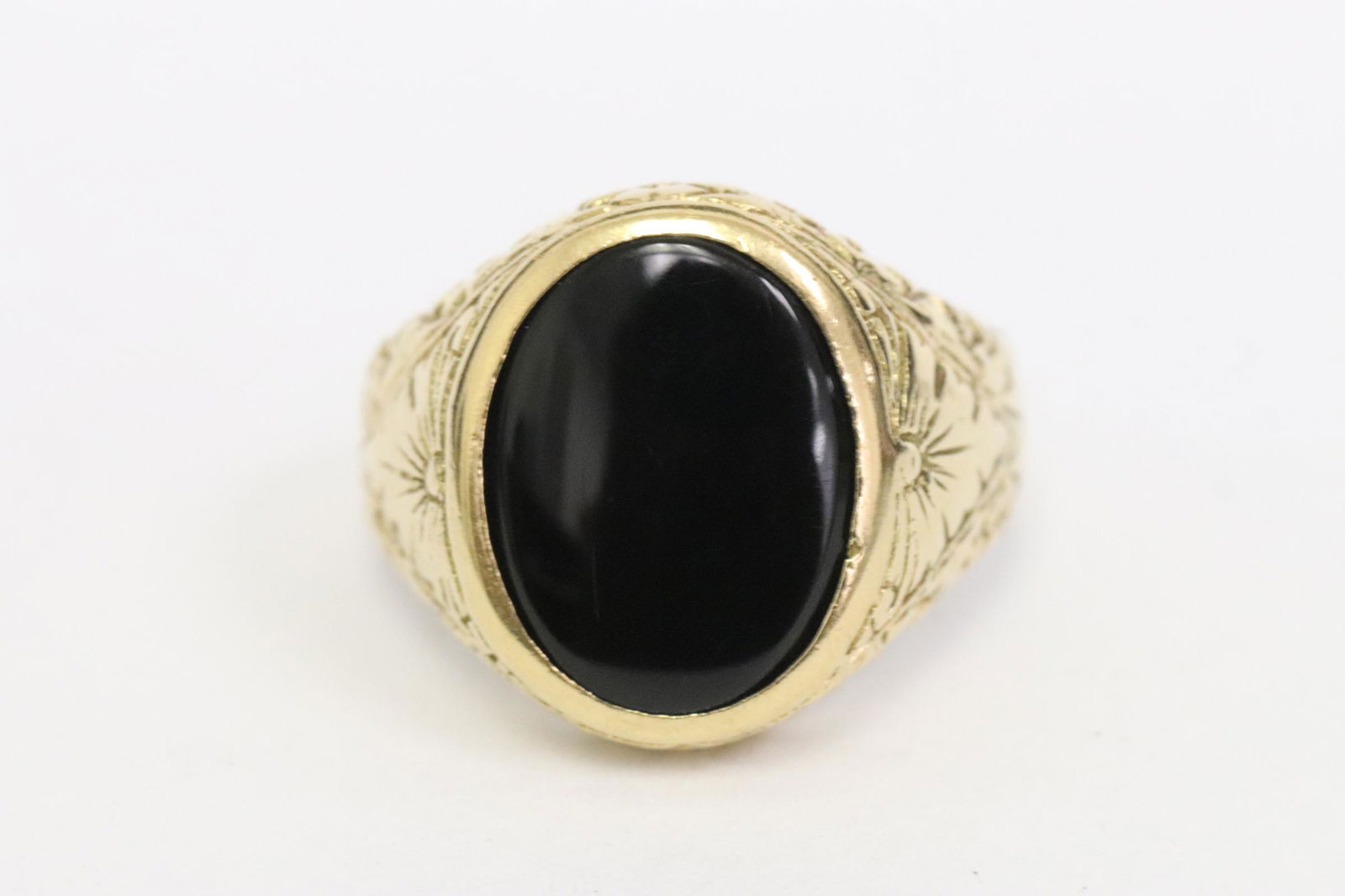 Victorian 18K ring set with black onyx (1 of 9)