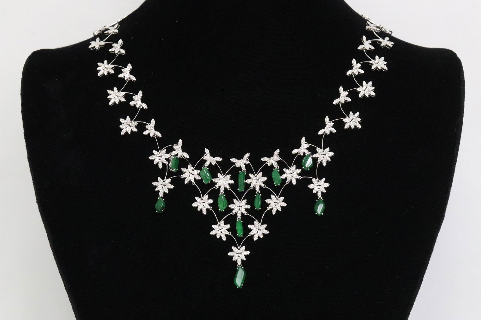 18K Y/G jadeite diamond necklace w/ GIA report (1 of 15)
