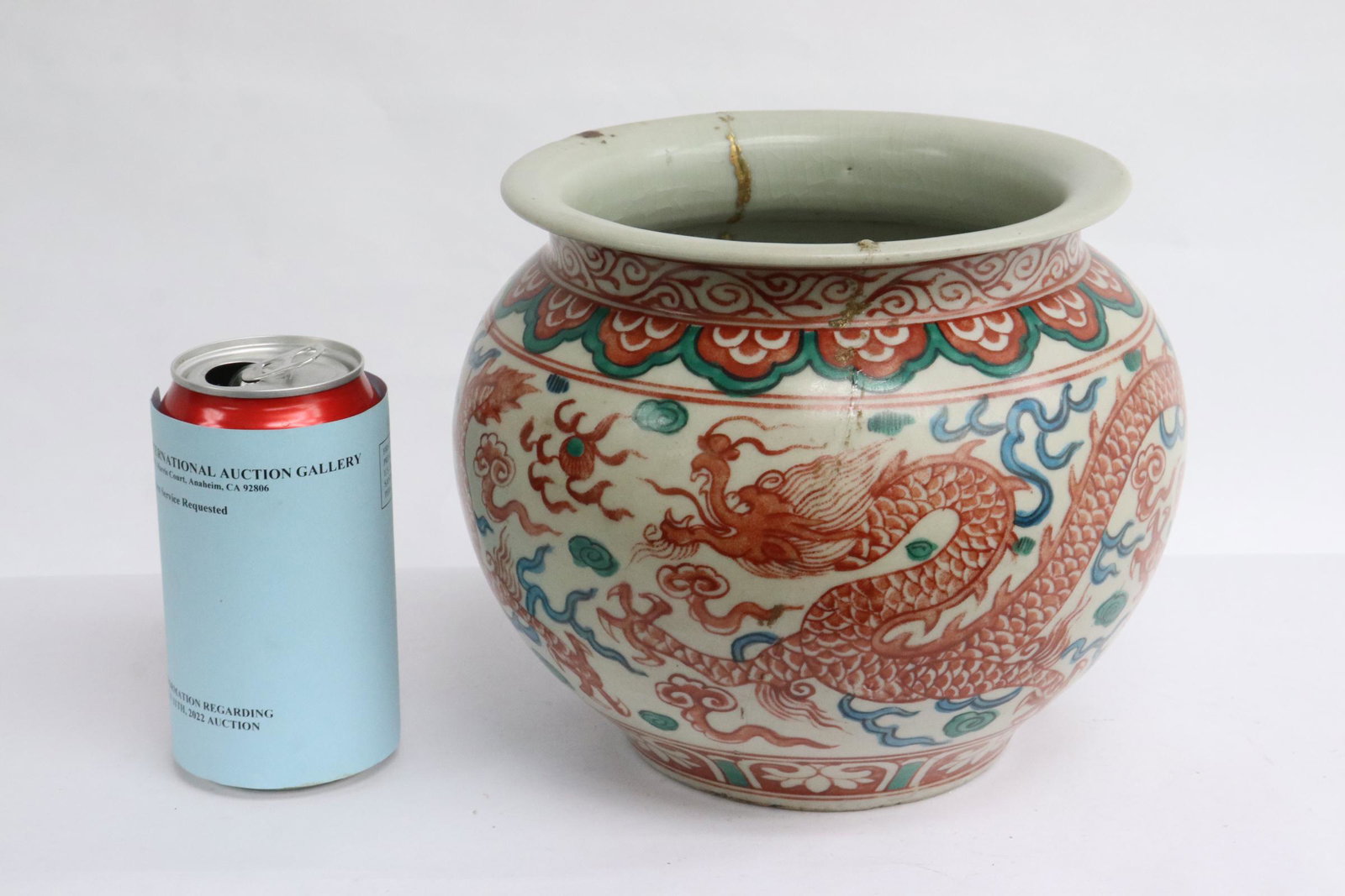 Chinese antique wucai porcelain jar (1 of 11)