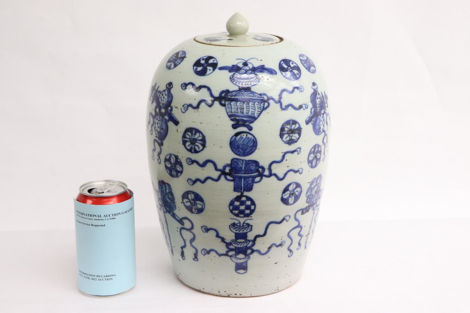 Chinese antique blue on celadon covered jar (1 of 10)