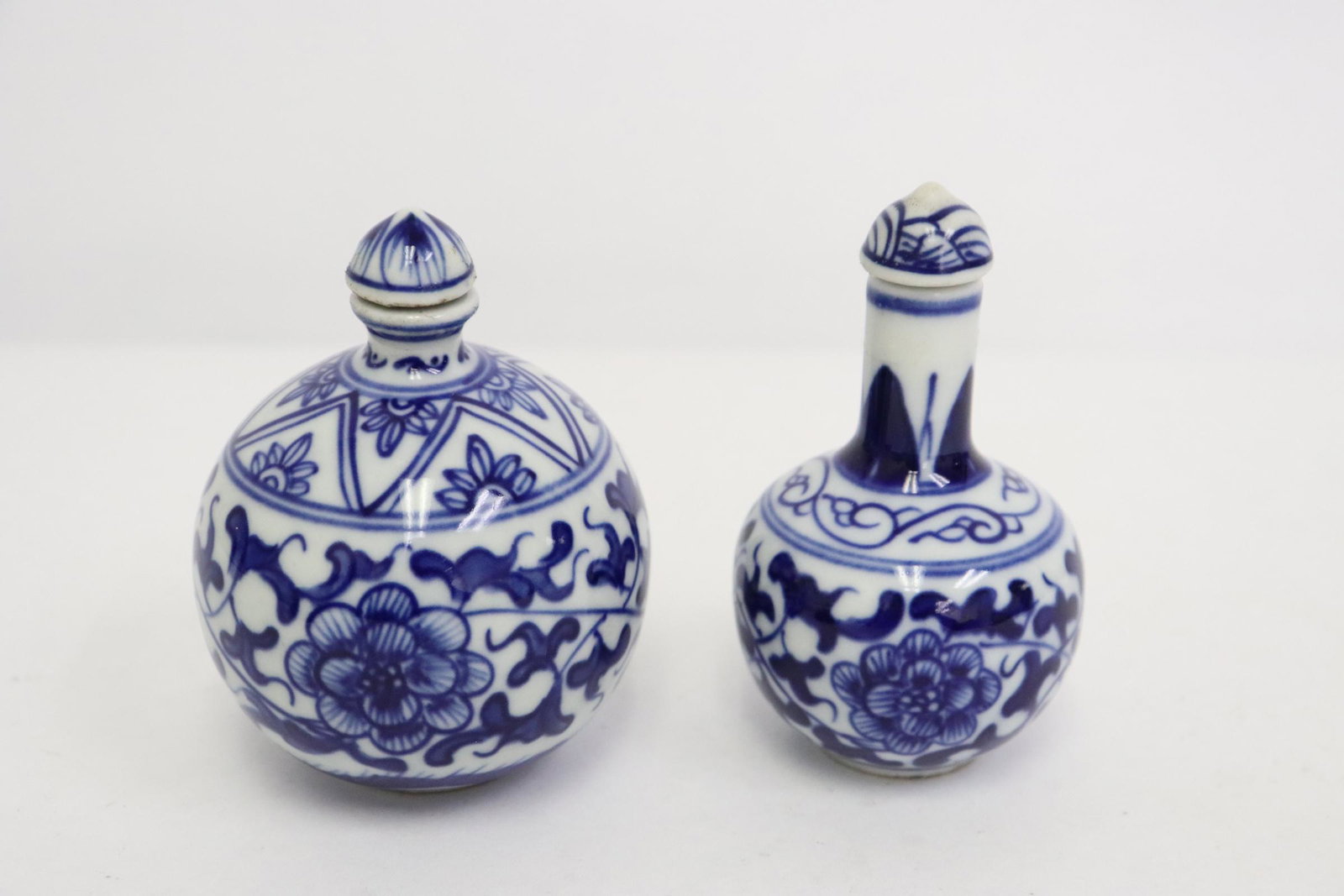 2 Chinese blue and white porcelain snuff bottles: 2 Chinese blue and white porcelain snuff bottles, 3.1"H each