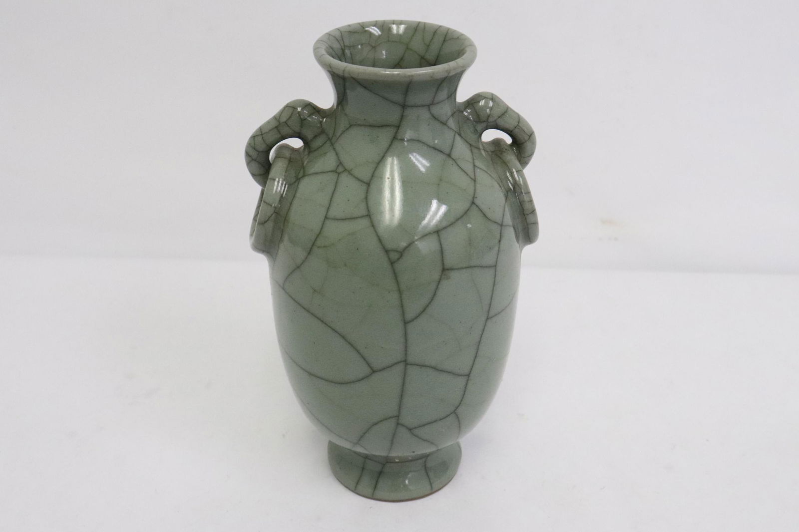 Chinese crackleware porcelain vase (1 of 10)