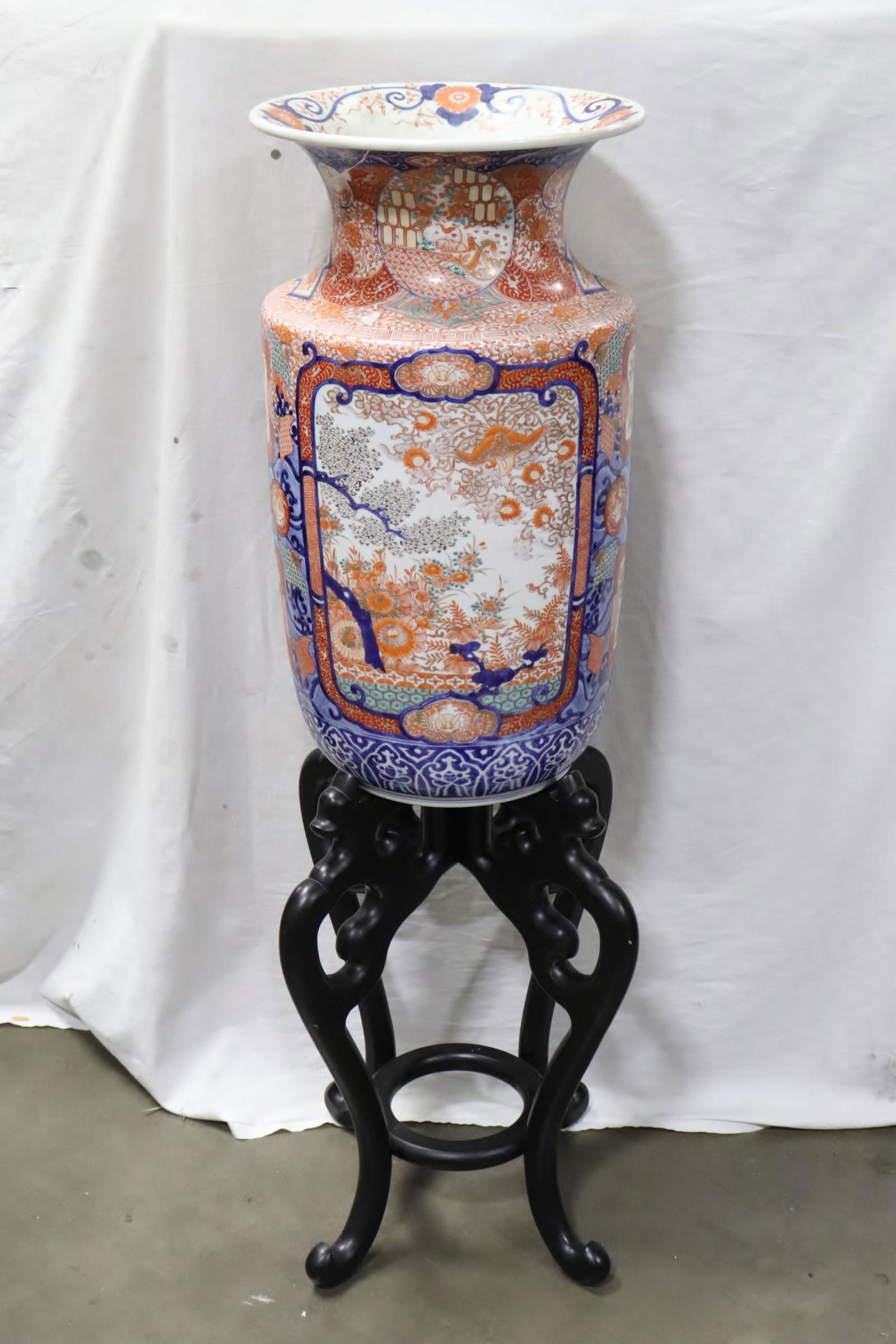 Massive 19th century Japanese imari jar (1 of 12)