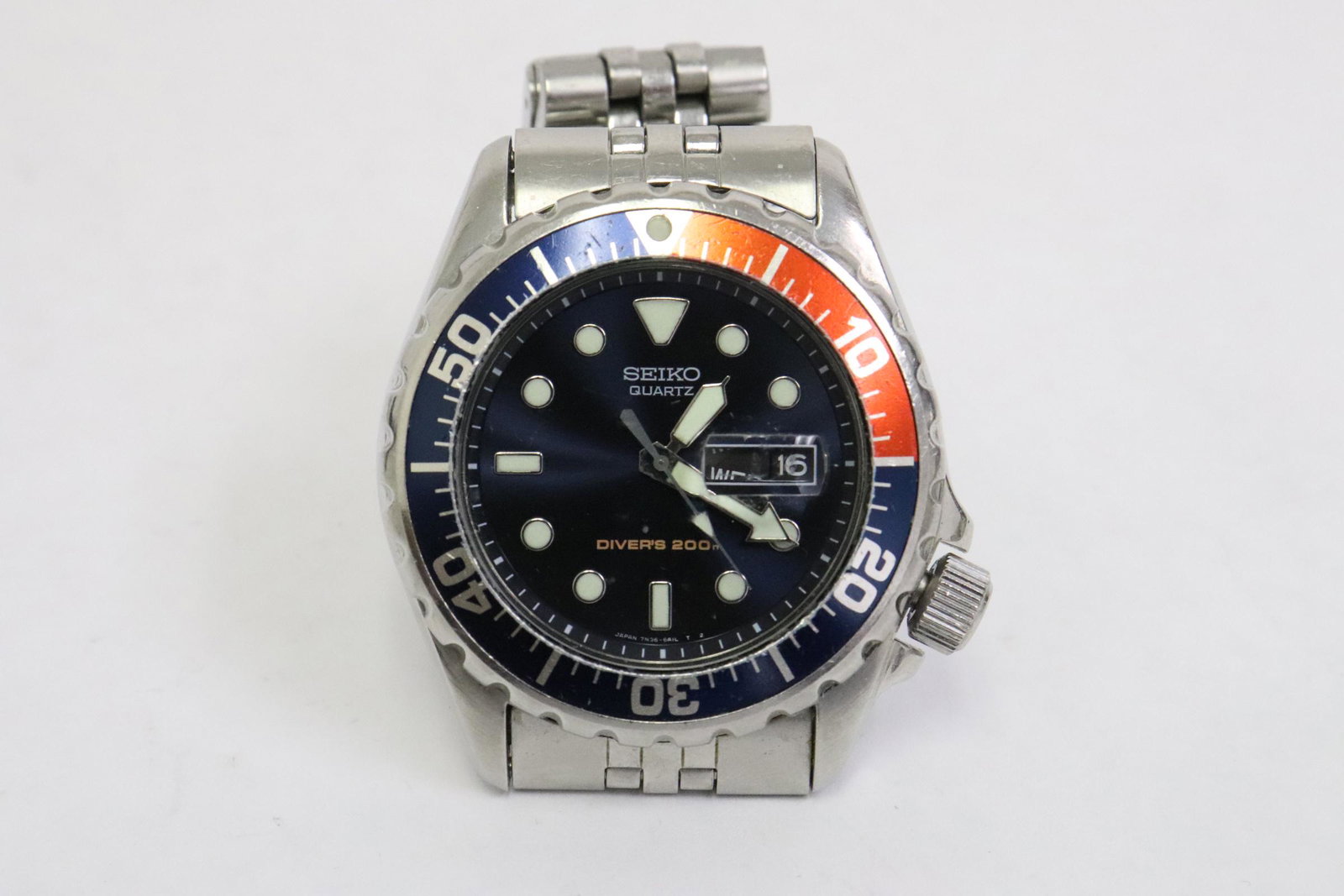 A Seiko diver wrist watch: A Seiko diver wrist watch