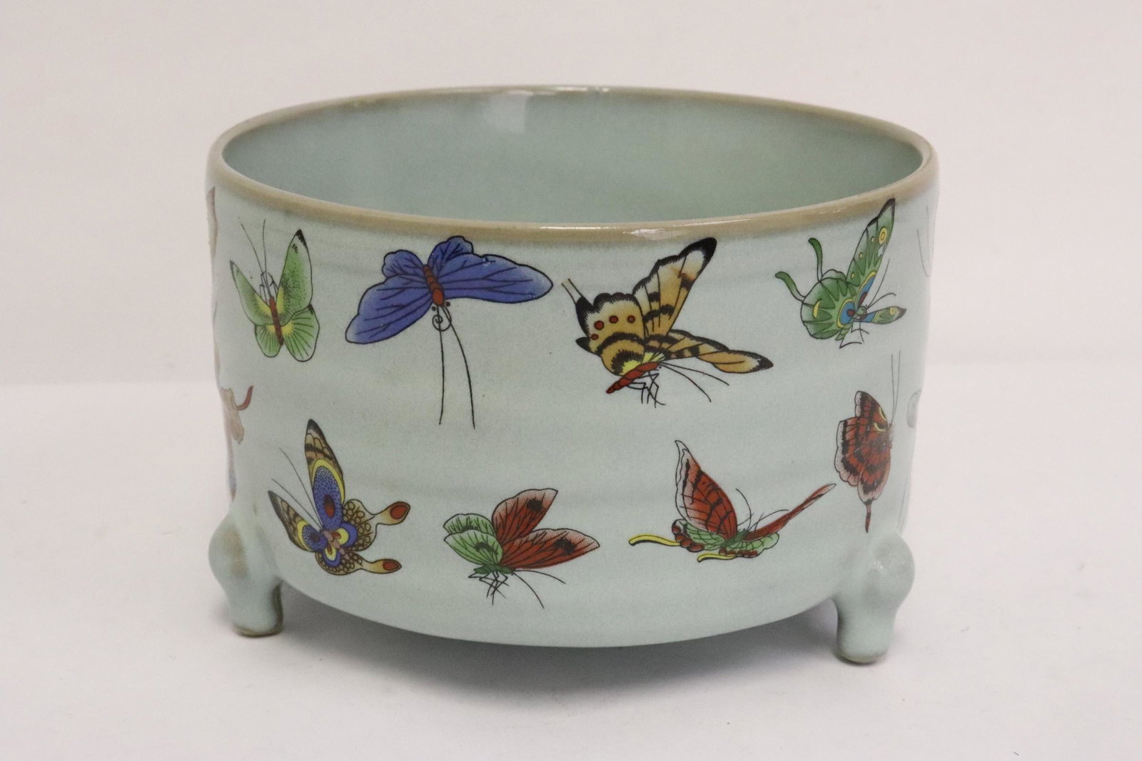 A famille rose porcelain tripod censer: A famille rose porcelain tripod censer, 3.4"x5.5"x5.5"