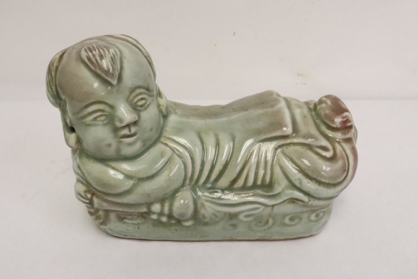 Porcelain pillow in baby motif: Porcelain pillow in baby motif, 5.3"H