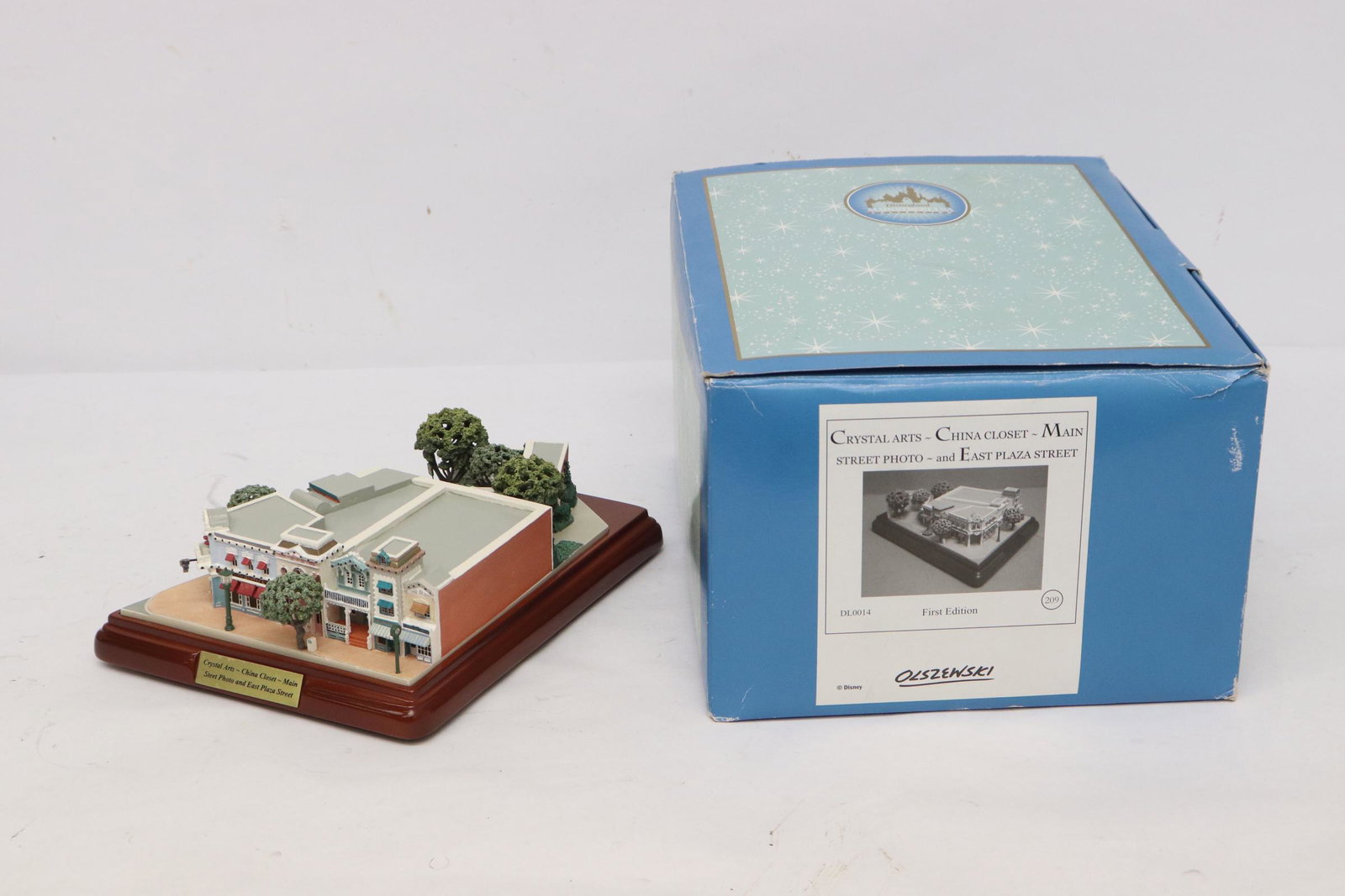 "Crystl arts" model by Robert Olszewski (1 of 10)