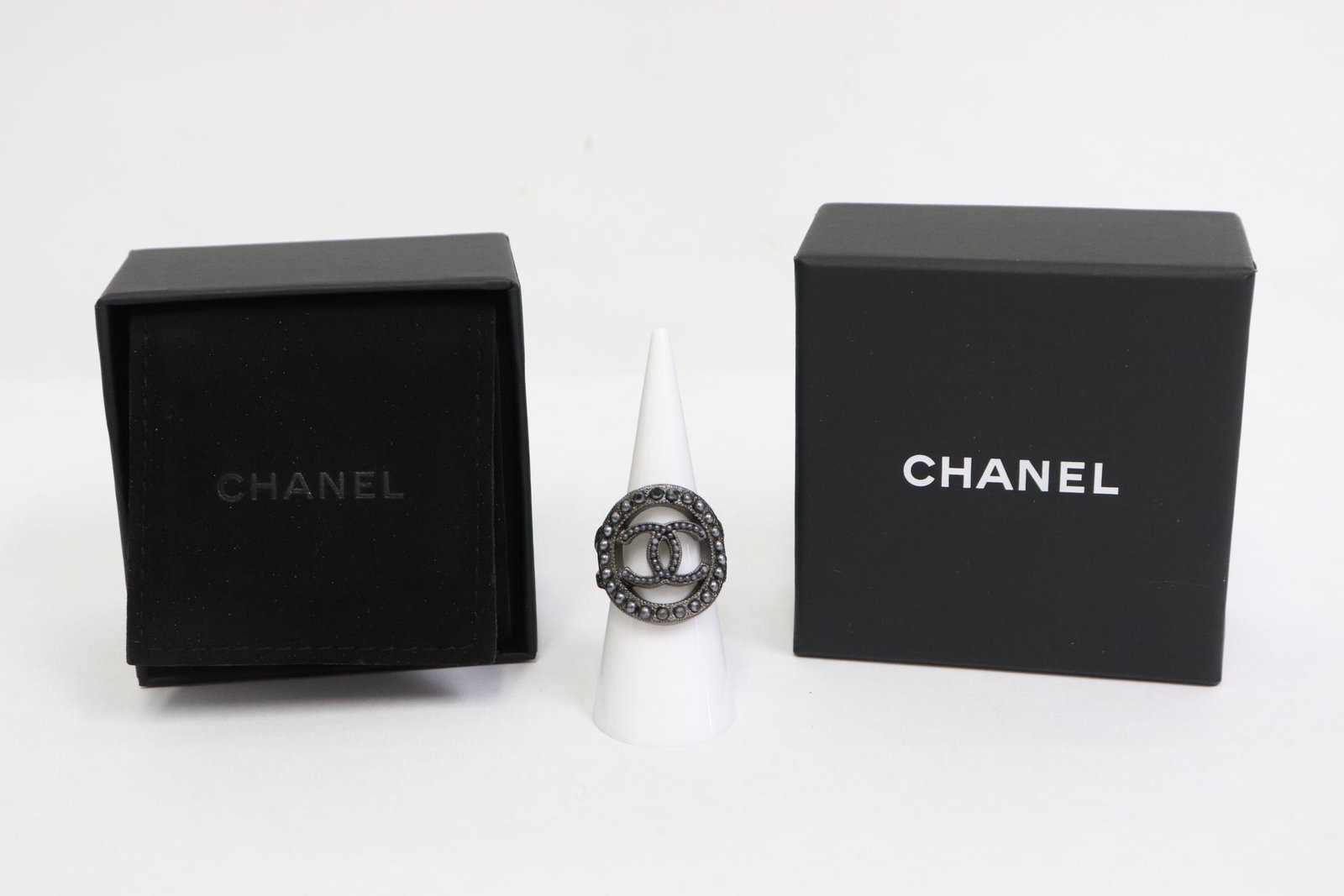 Authentic Chanel black metal ring (1 of 9)
