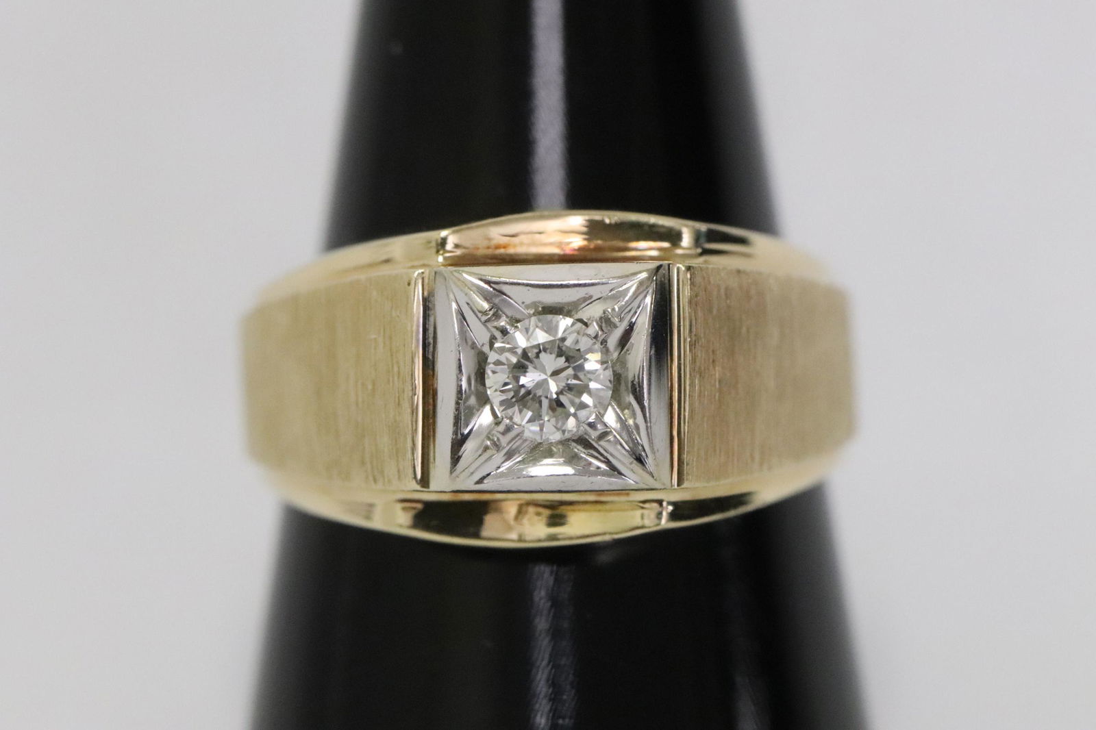 A 14K Y/G diamond ring (1 of 11)