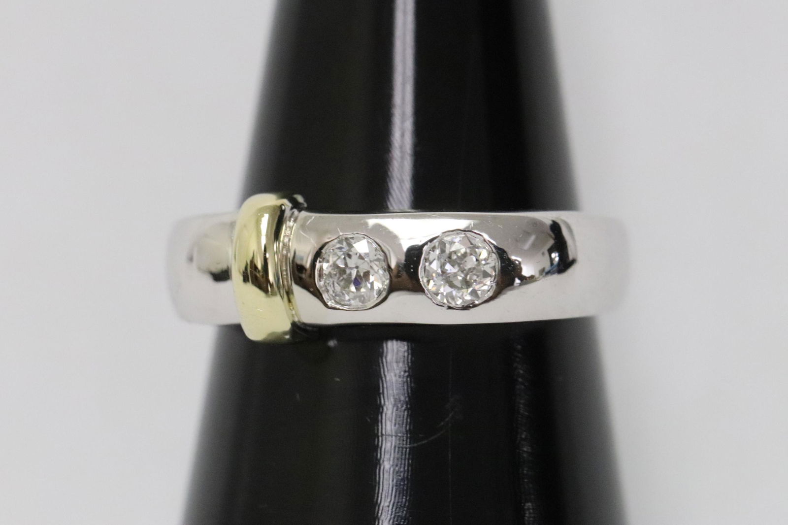 18K 2-tone gold diamond ring (1 of 10)