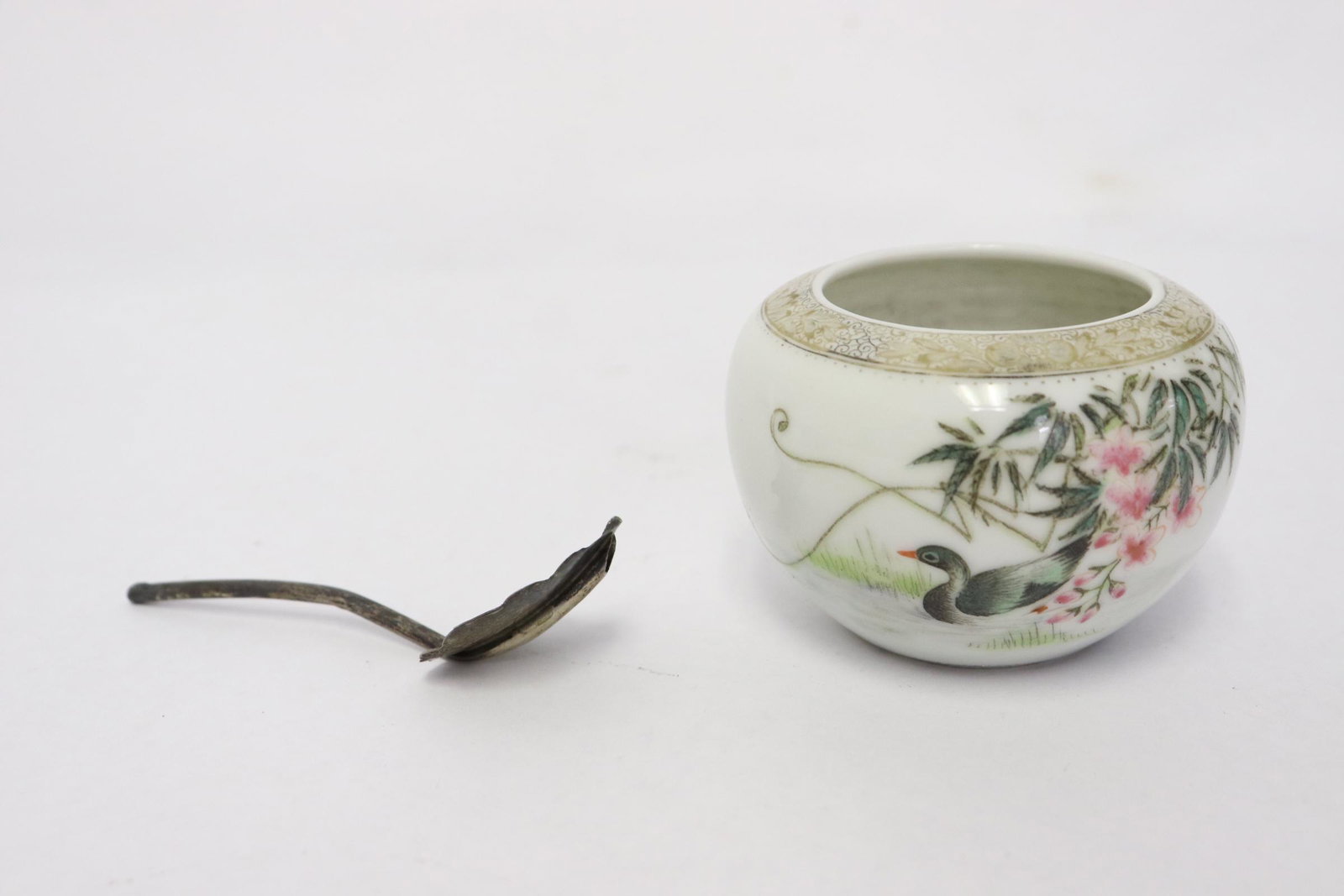 Chinese antique famille rose water dripper: Chinese antique famille rose porcelain water dripper, 2.05"x2.85"dia