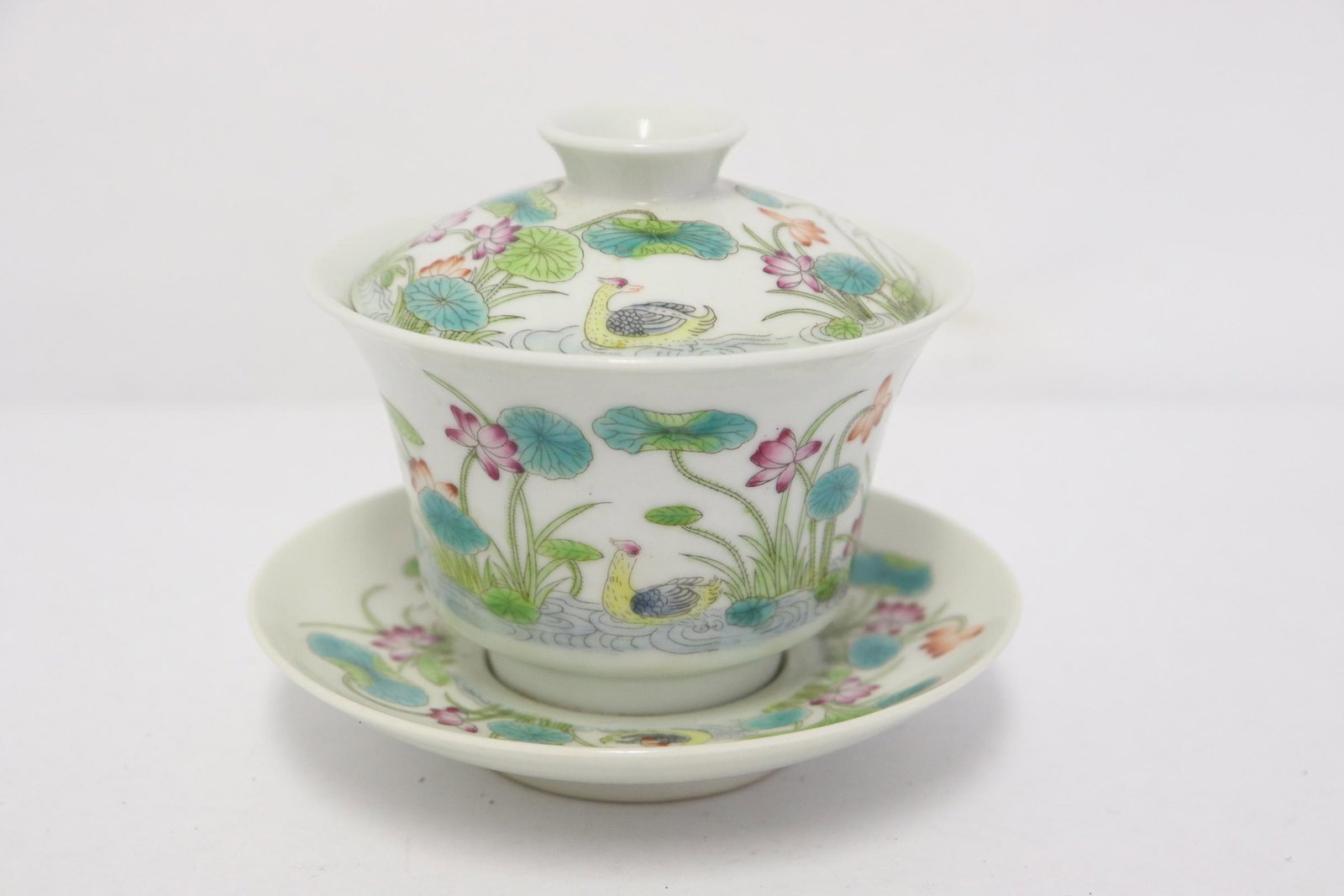 Famille rose covered tea cup with underplate: Famille rose covered tea cup with underplate, 3.6"x4.45"dia