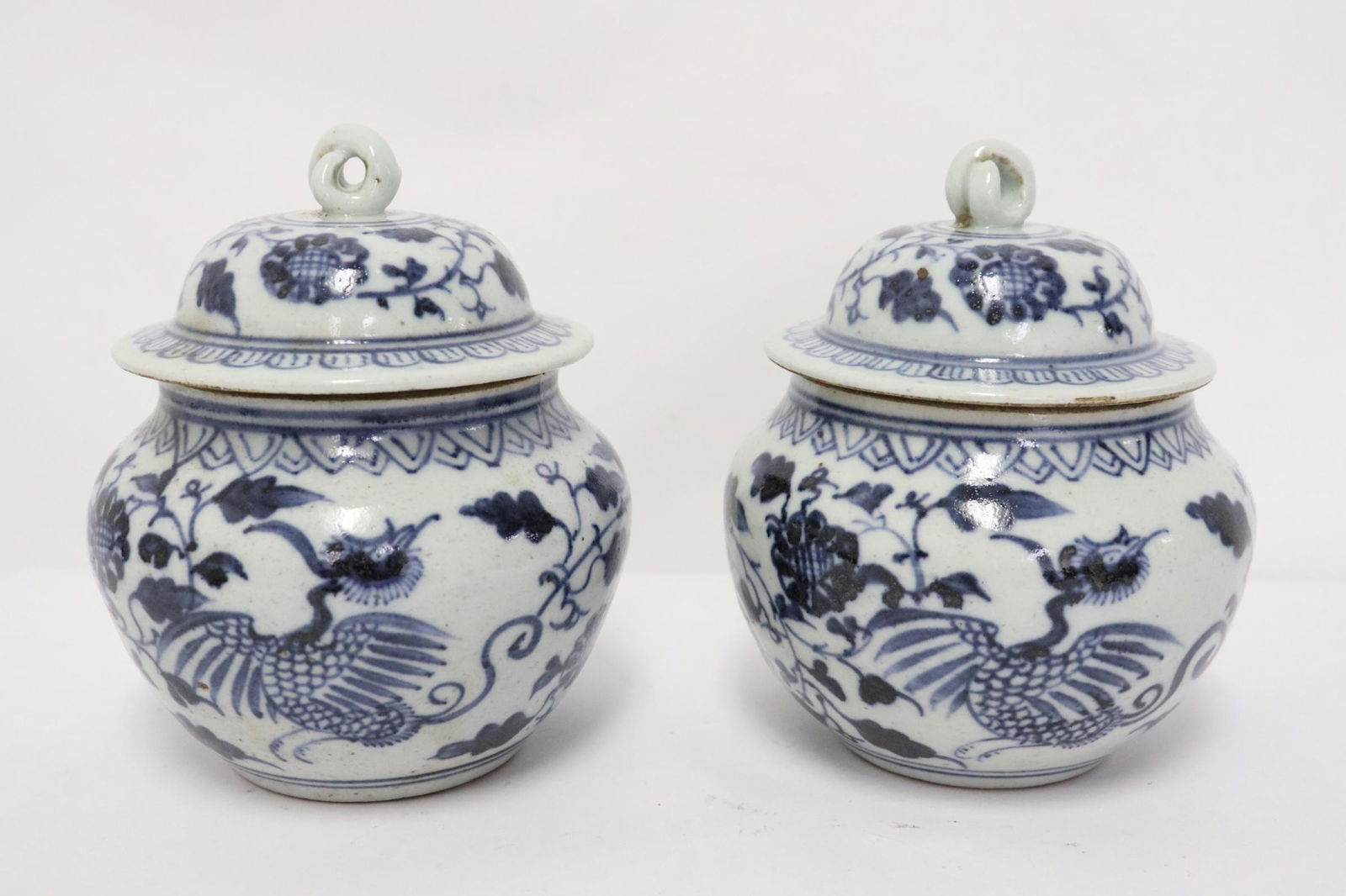 2 Chinese small b&w porcelain covered jars (1 of 9)