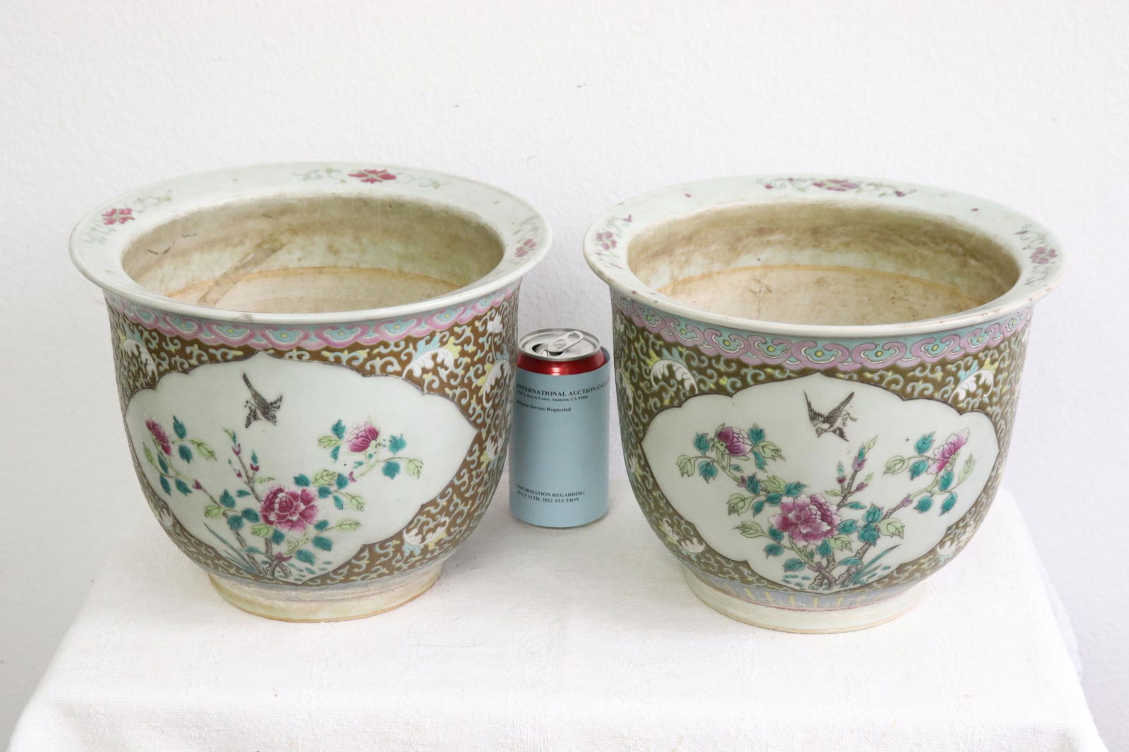 Pair Chinese antique famille rose planters: Pair beautiful Chinese antique famille rose porcelain planters, 8.75"x11"dia