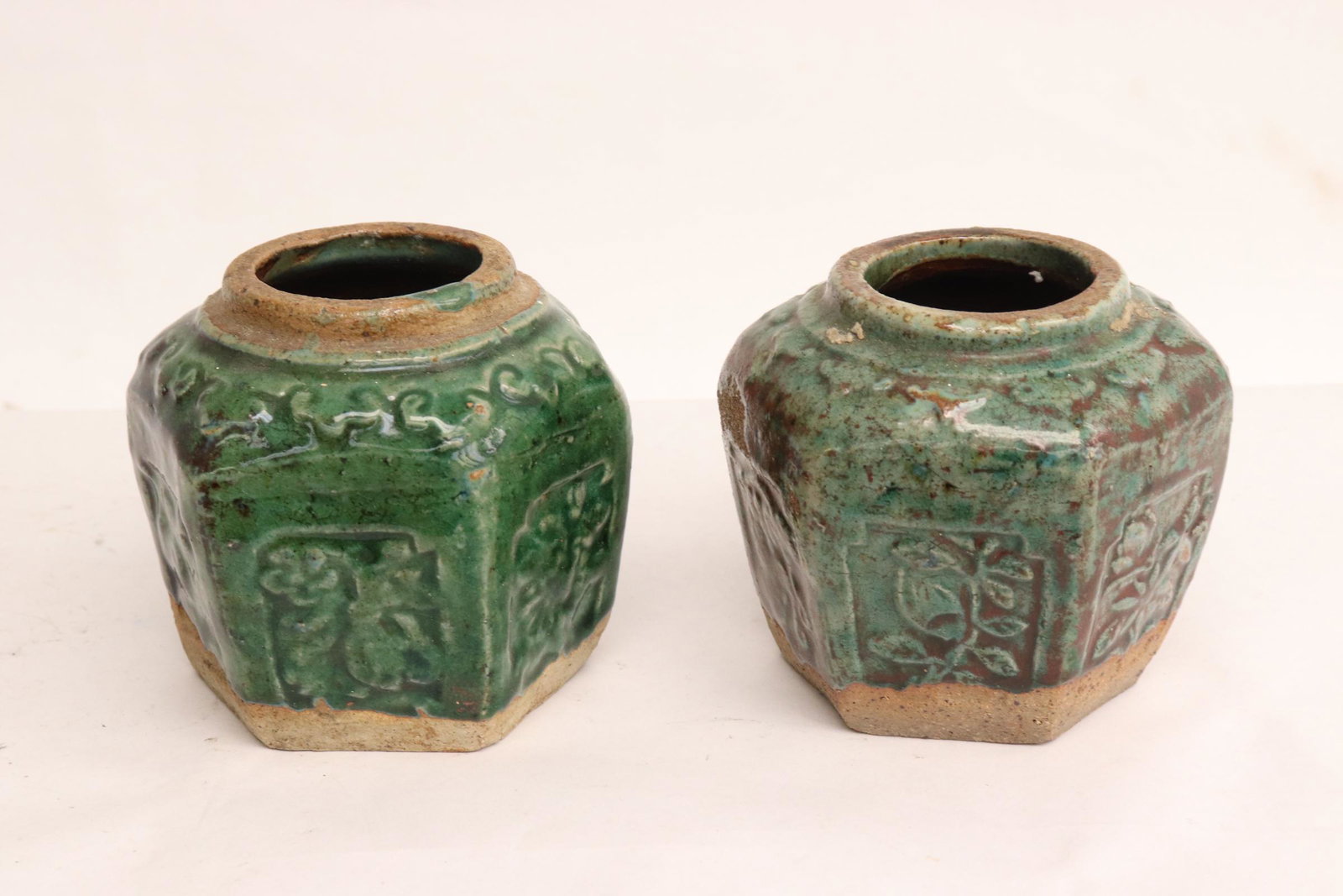 2 Chinese antique earthenware jars, and a pillow (1 of 11)