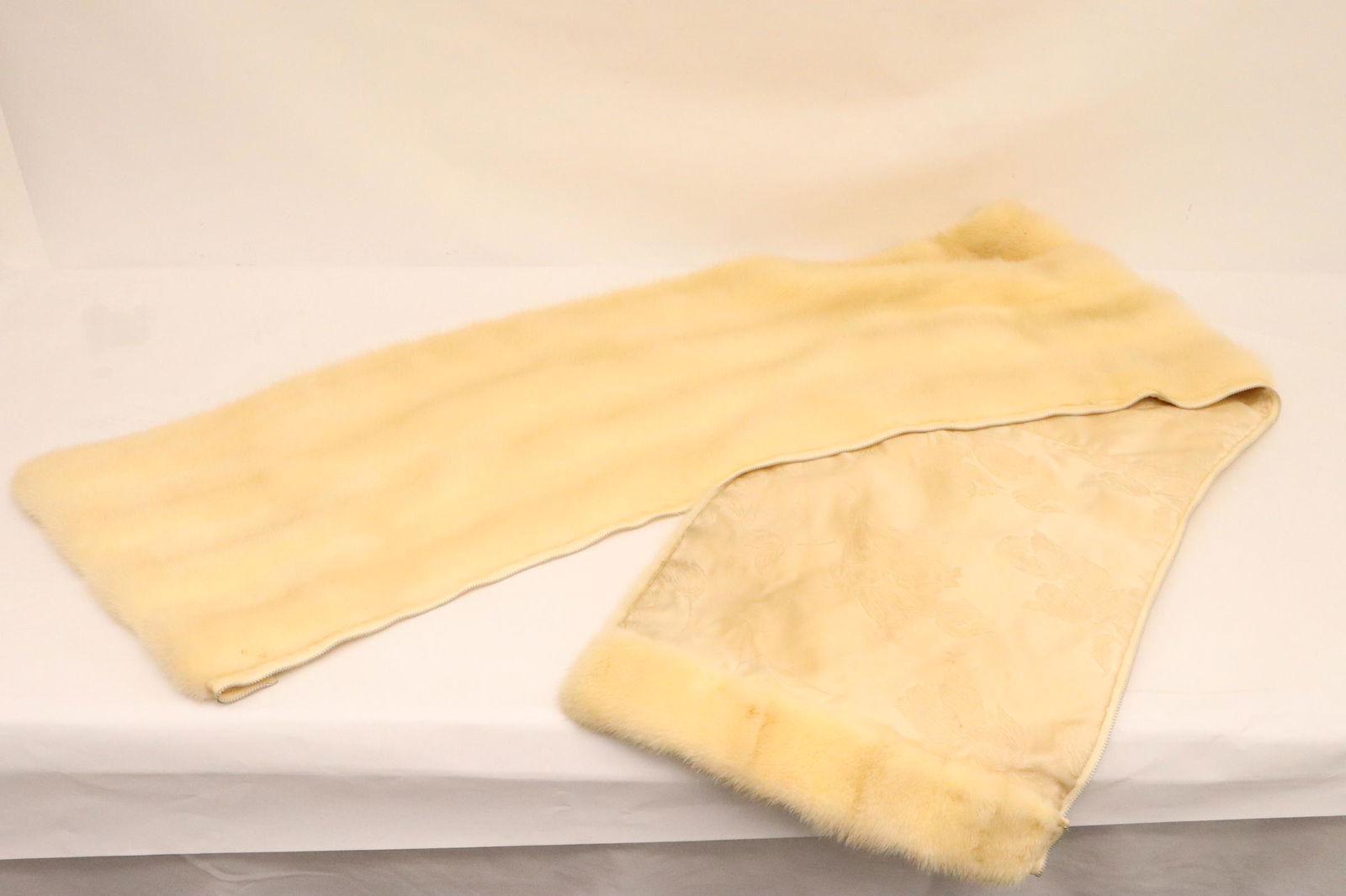 An extra long mink stole (1 of 9)