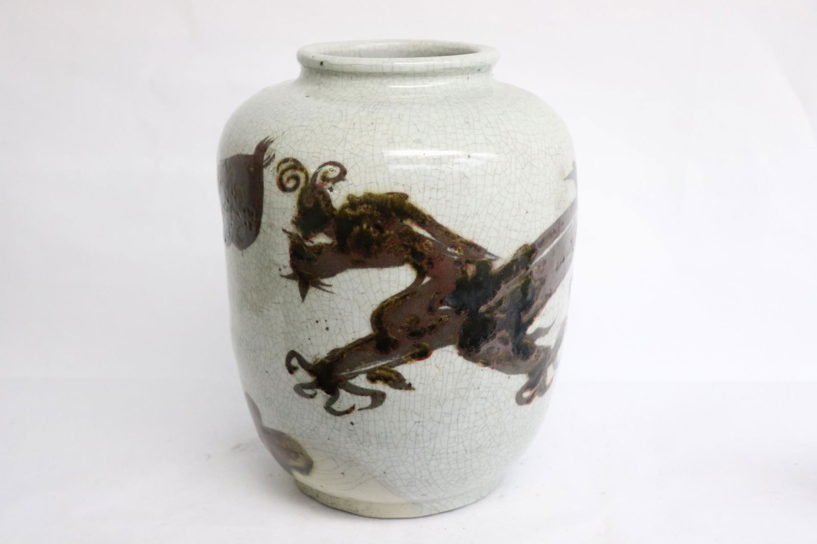 Large Chinese vintage crackleware jar (1 of 10)