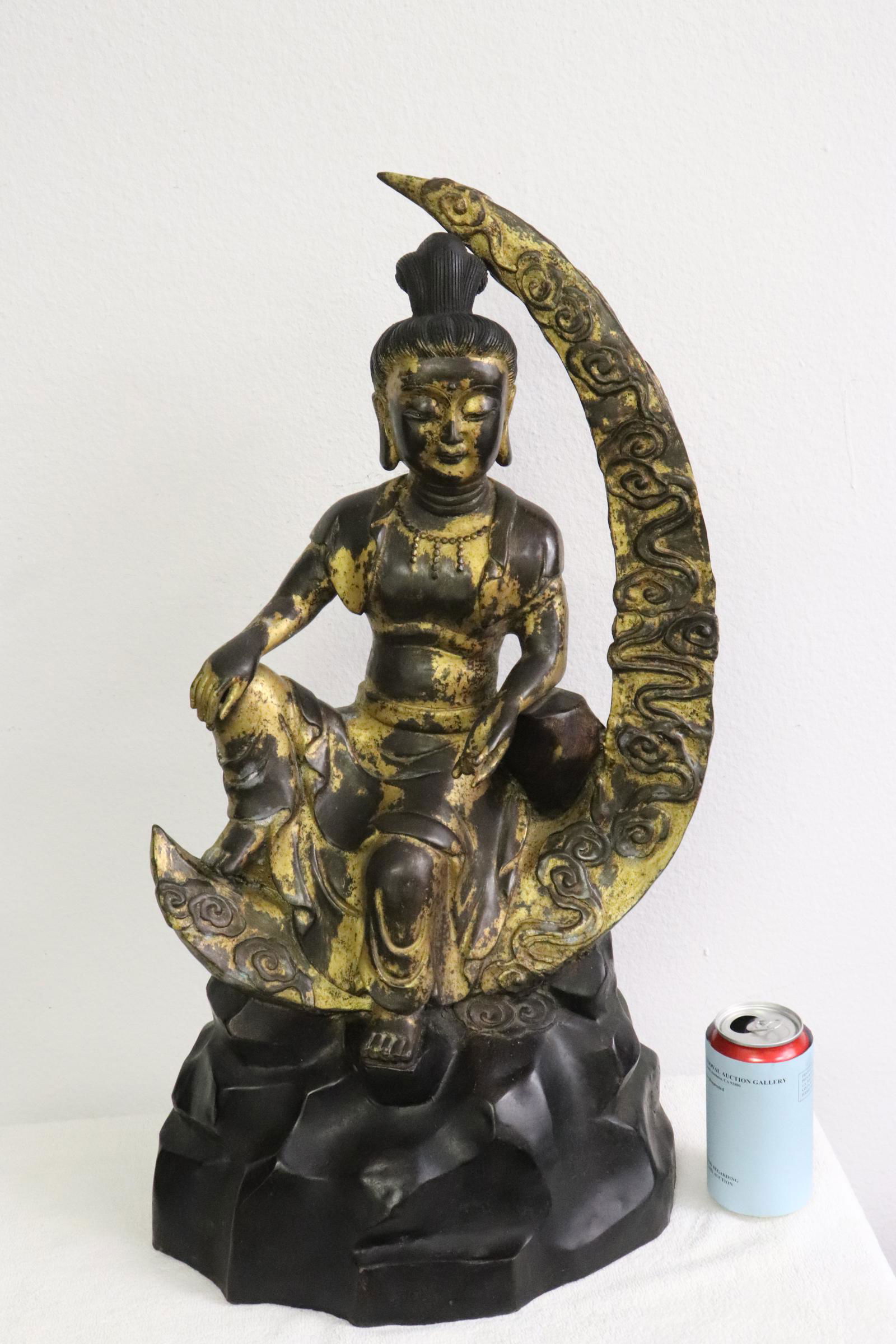 Large Chinese gilt bronze sculpture of deity (1 of 12)