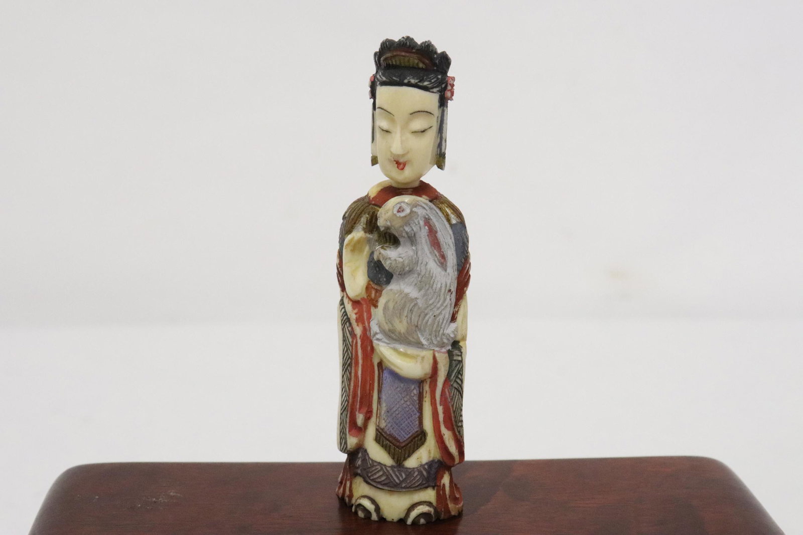 Chinese bone carved snuff bottle: Chinese bone carved snuff bottle in the form of court lady, 3.24"H