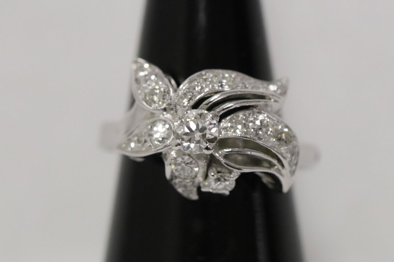 A beautiful floral design 14K W/G diamond ring (1 of 9)
